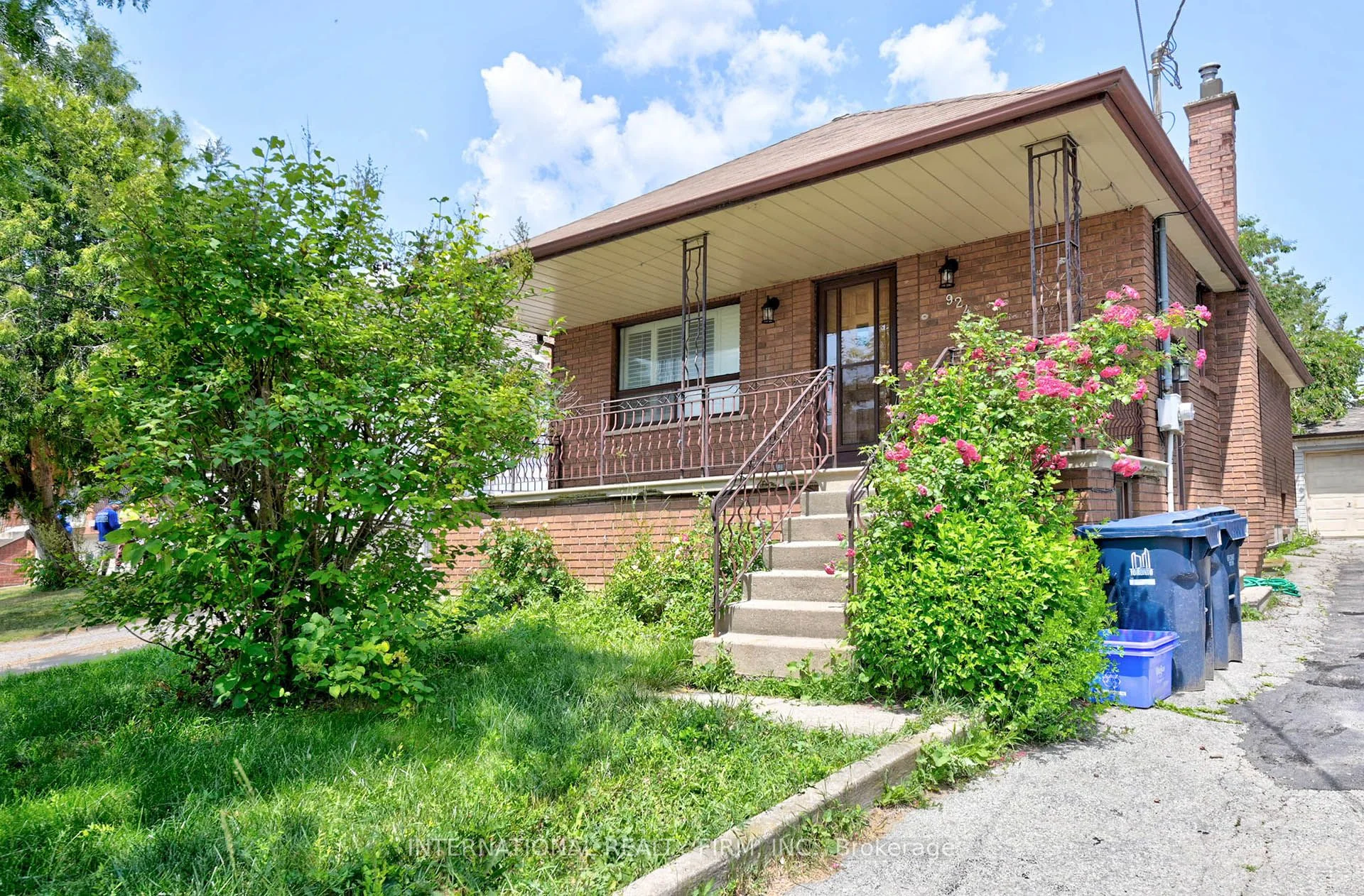 924 Glencairn Avenue, Toronto W04, ON M6B 2A7