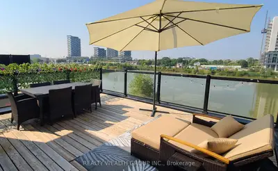 Att/Row/Townhouse in Oakville