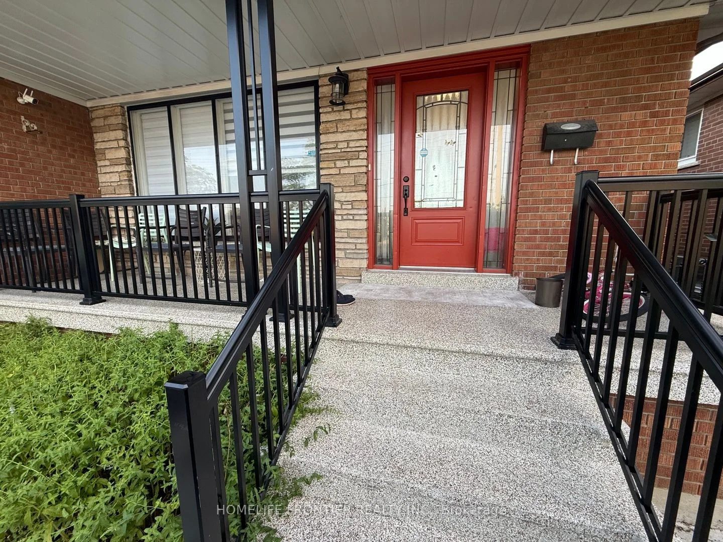 759 Bloor Street Upper, Mississauga, ON L4Y 2M7