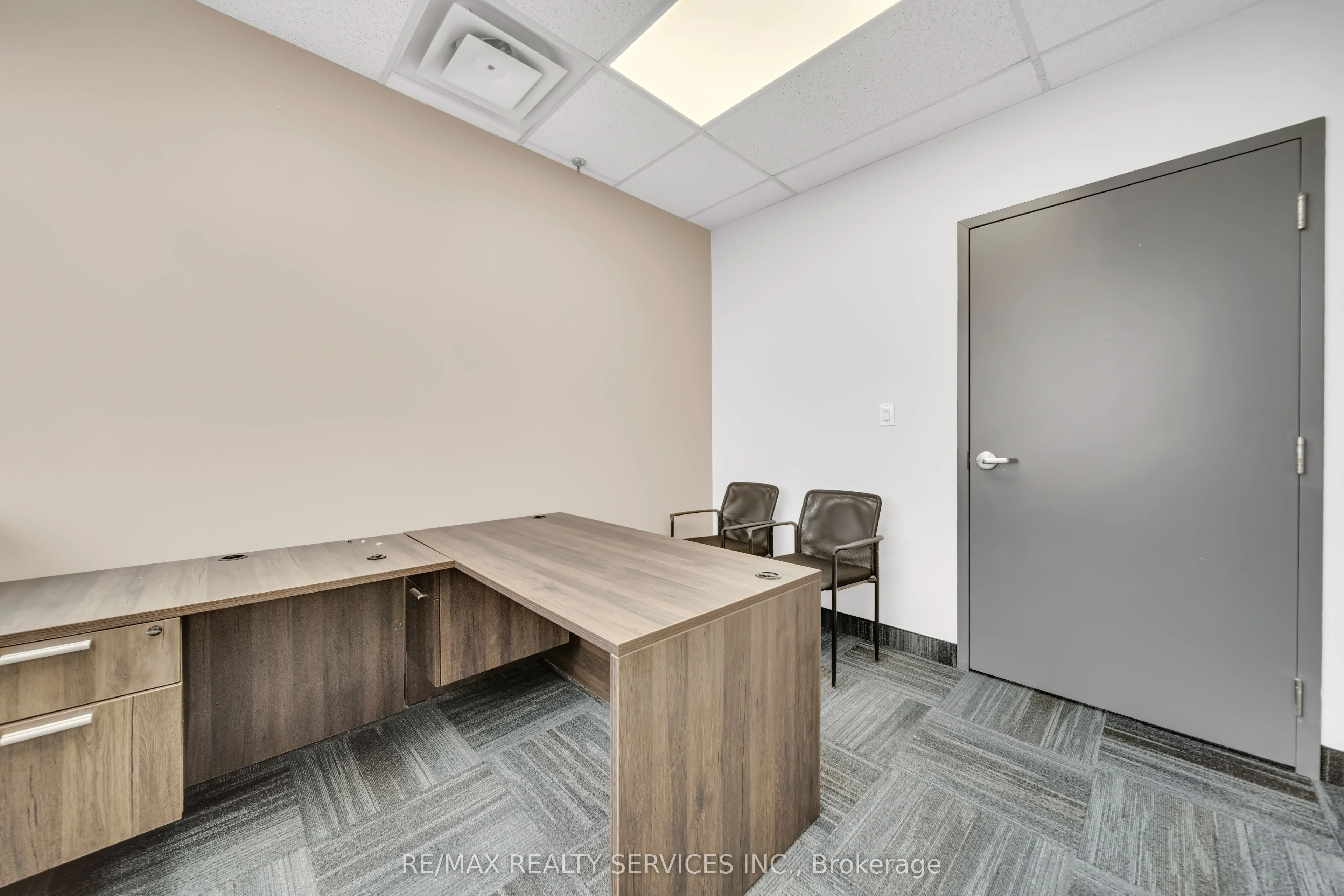 6660 Kennedy Road 215, Mississauga, ON L5T 2M9
