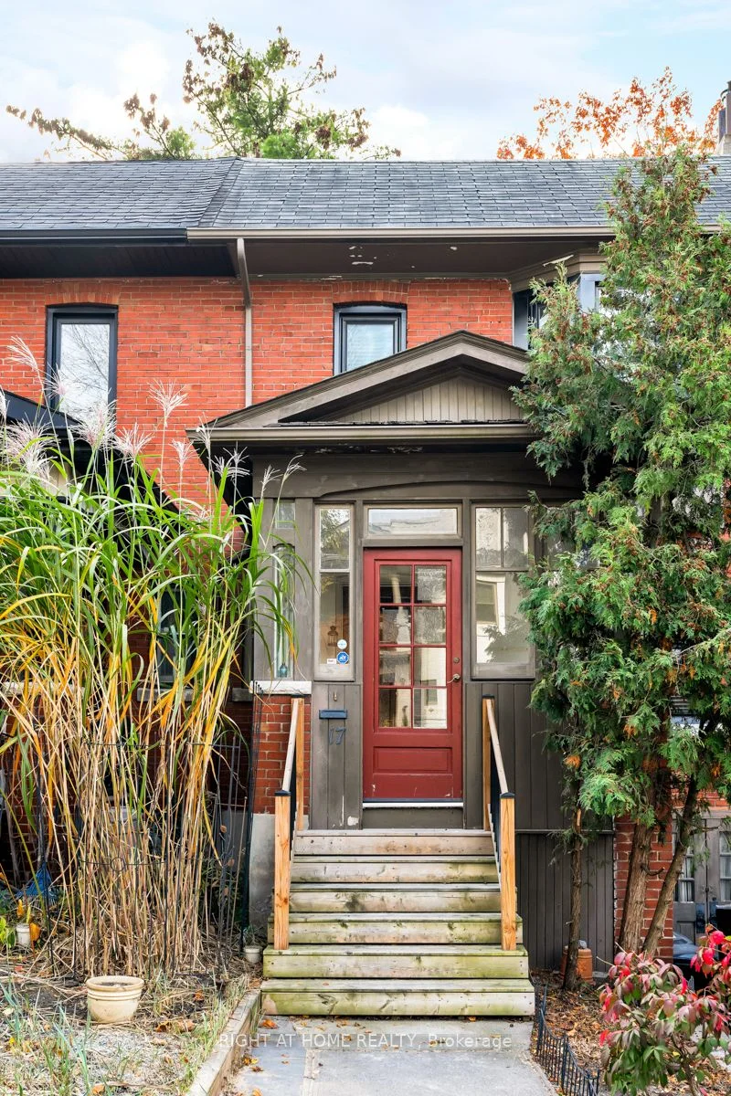 17 Glen Gordon Road, Toronto W02, ON M6P 1B7