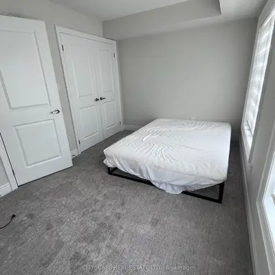 Att/Row/Townhouse in Oakville