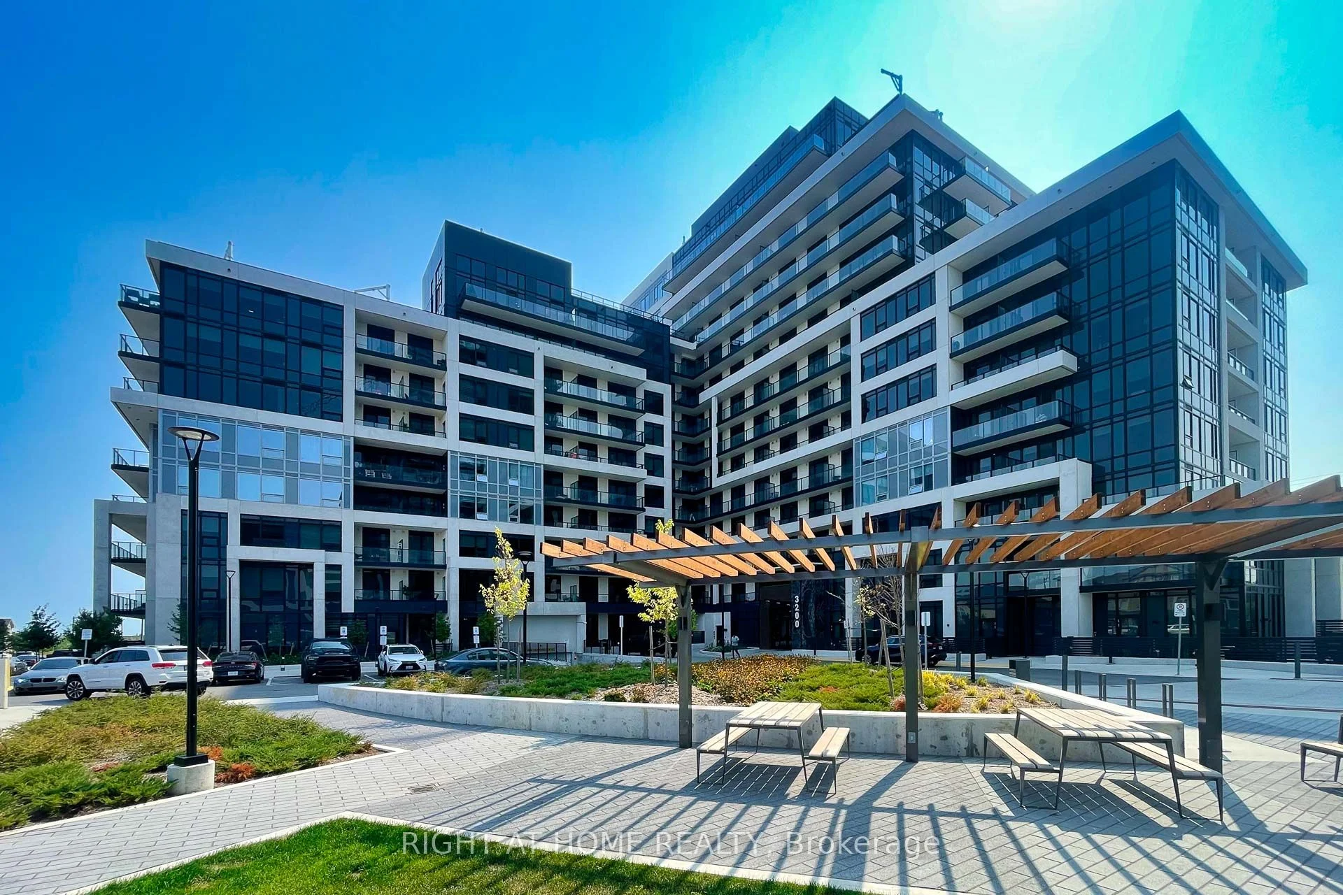 3200 William Coltson Avenue 608, Oakville, On L6h 7w6