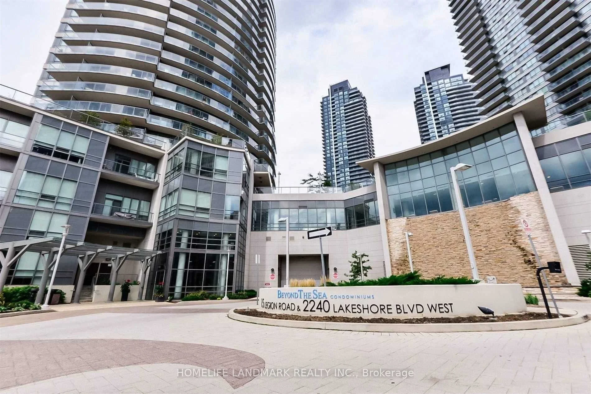 2240 Lake Shore Boulevard W 2808, Toronto W06, ON M8V 0B1