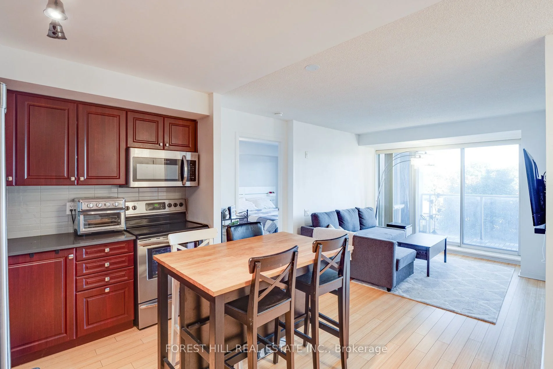 1040 The Queensway Avenue 301, Toronto W08, ON M8Z 0A7