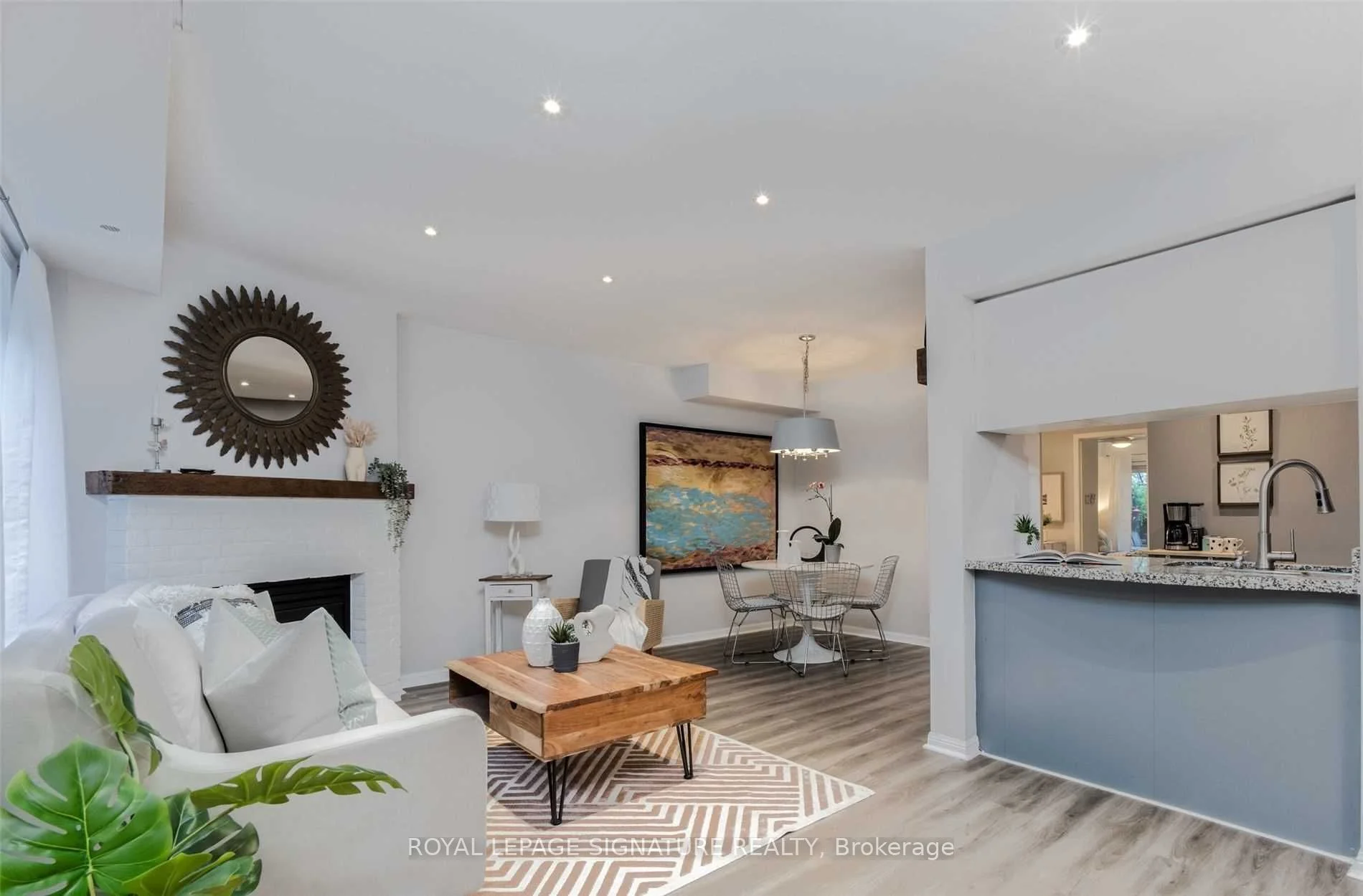 16 Laidlaw Street 926, Toronto W01, On M6k 1x2