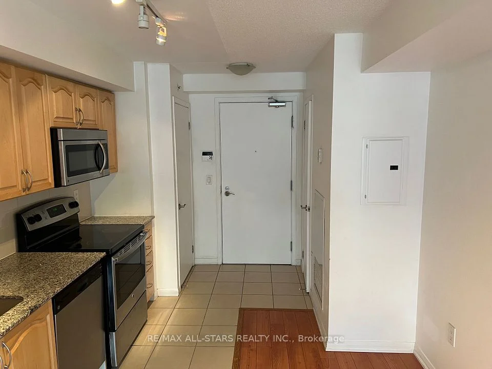 830 Lawrence Avenue W 1103, Toronto W04, ON M6A 0B6