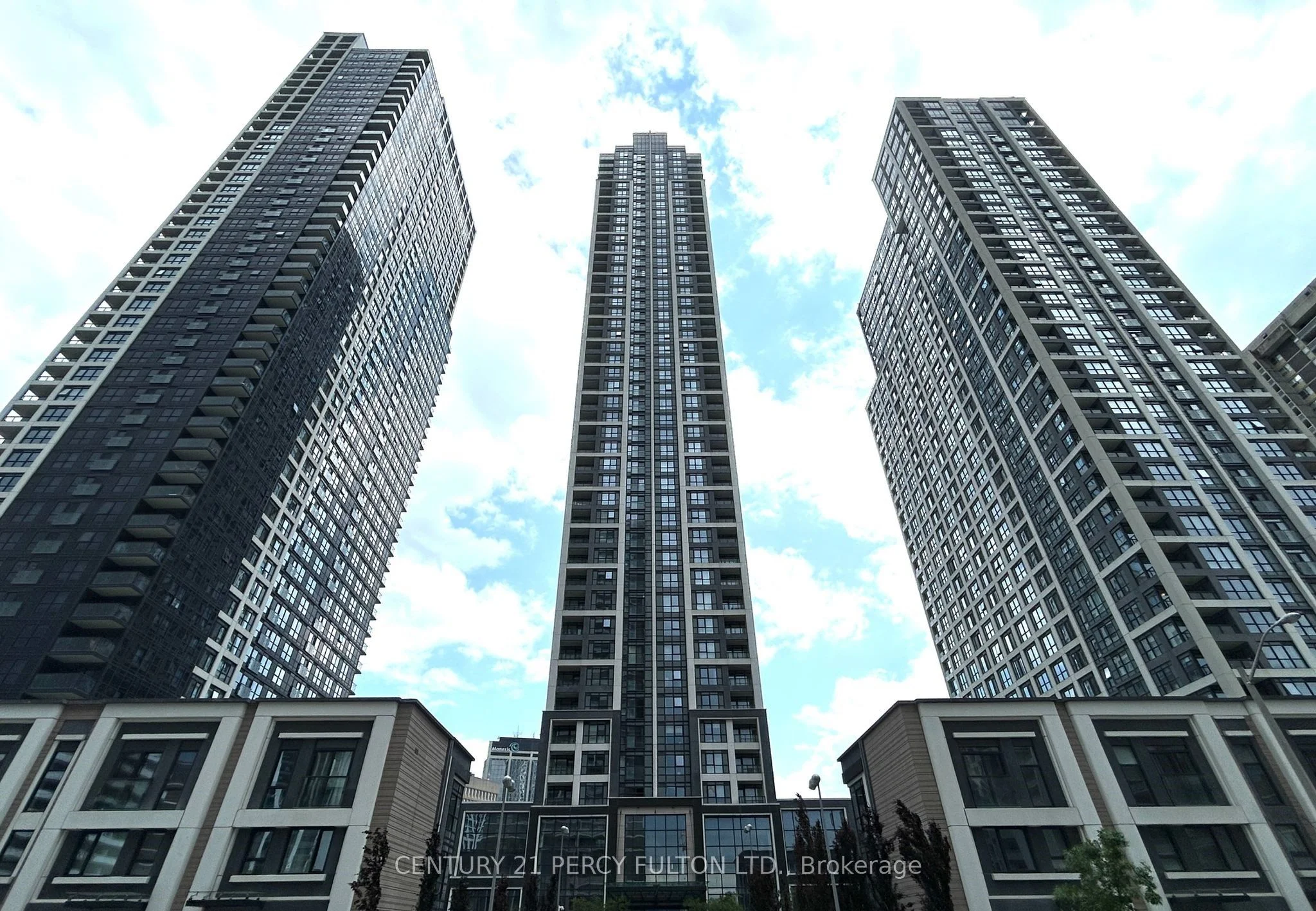 9 Mabelle Avenue 924, Toronto W08, ON M9A 0E1