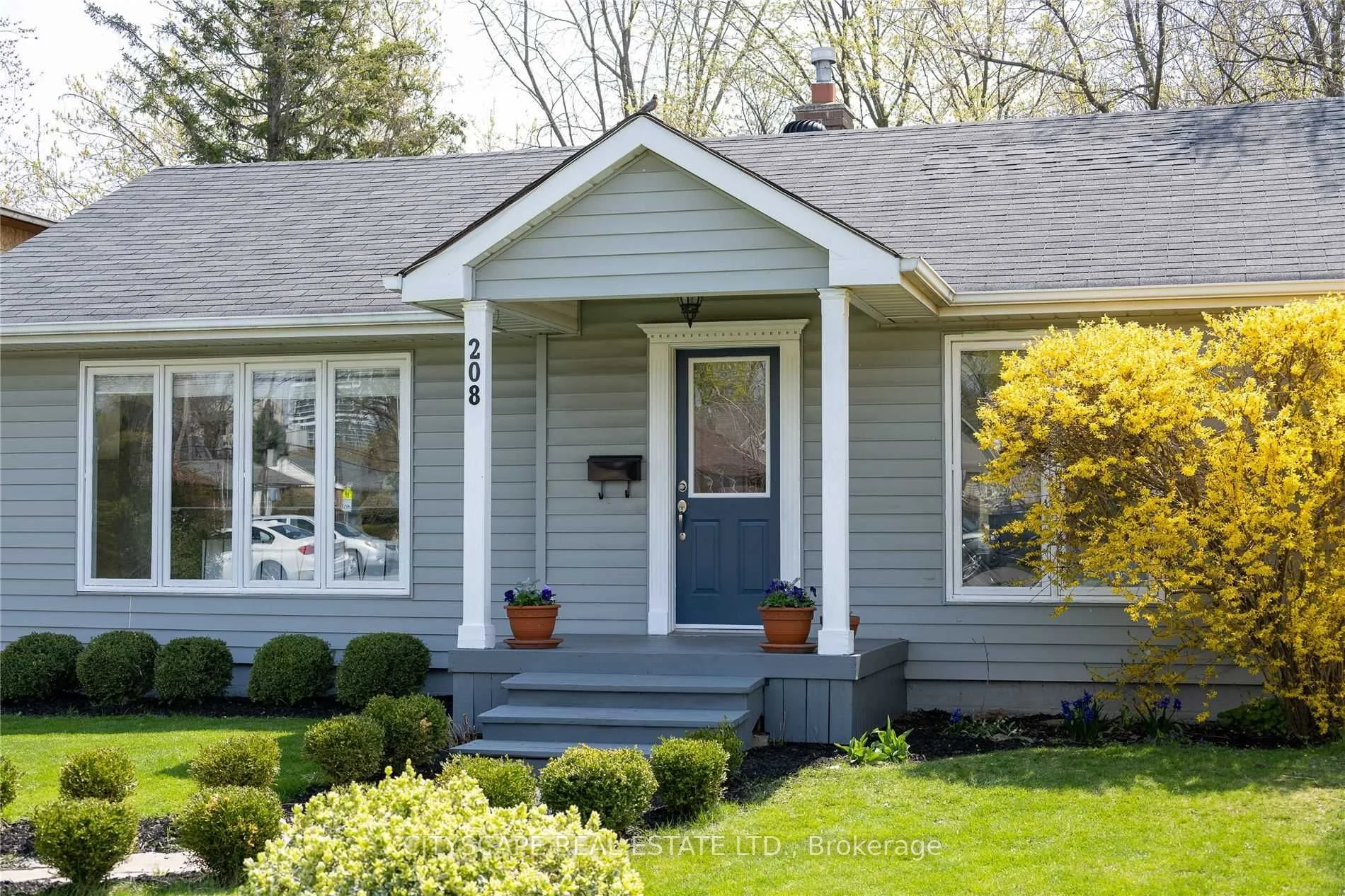 208 Mary Street, Oakville, ON L6K 1S4
