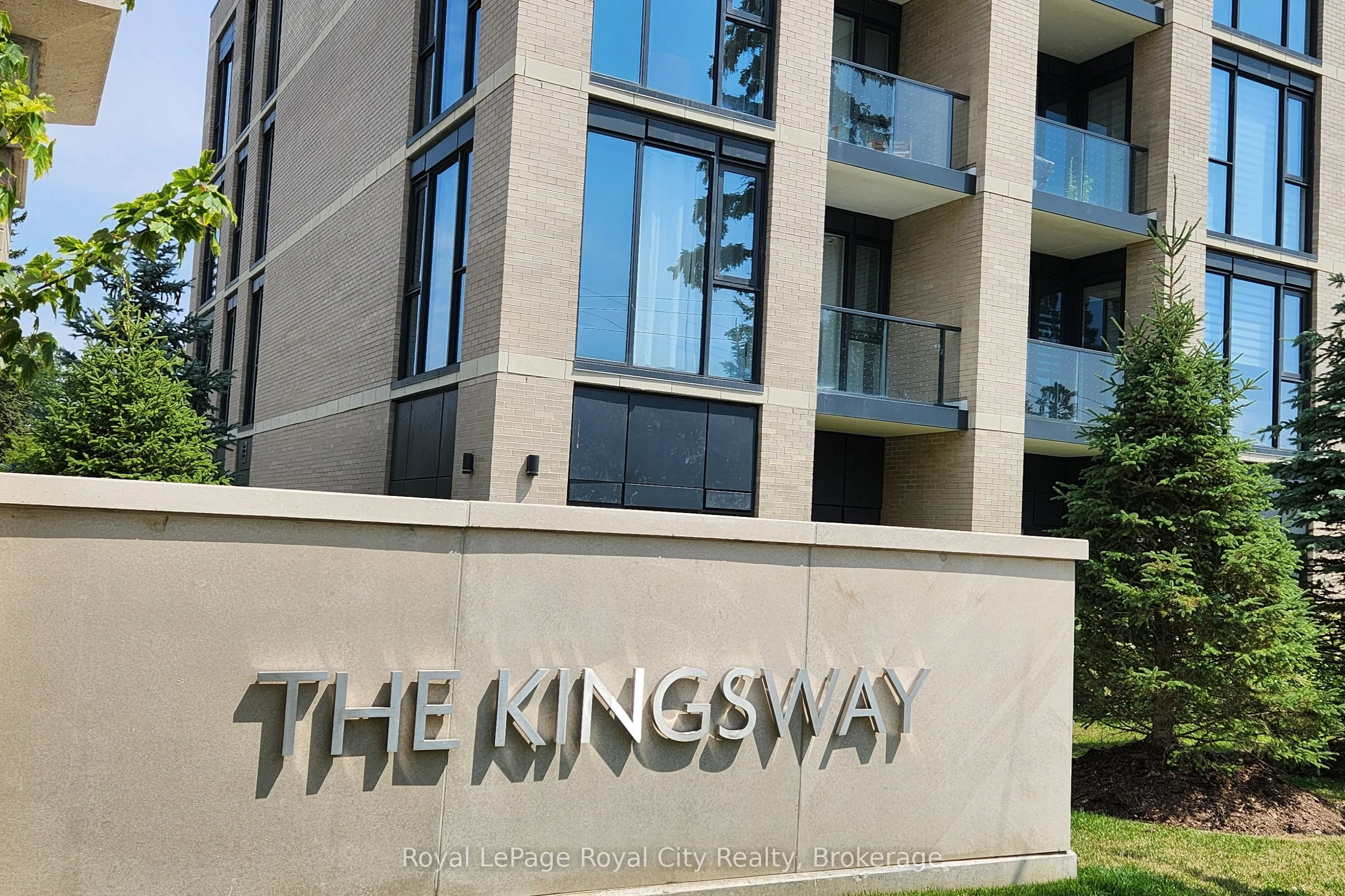 #220 293 The Kingsway, Toronto W08, ON, M9A 0E8