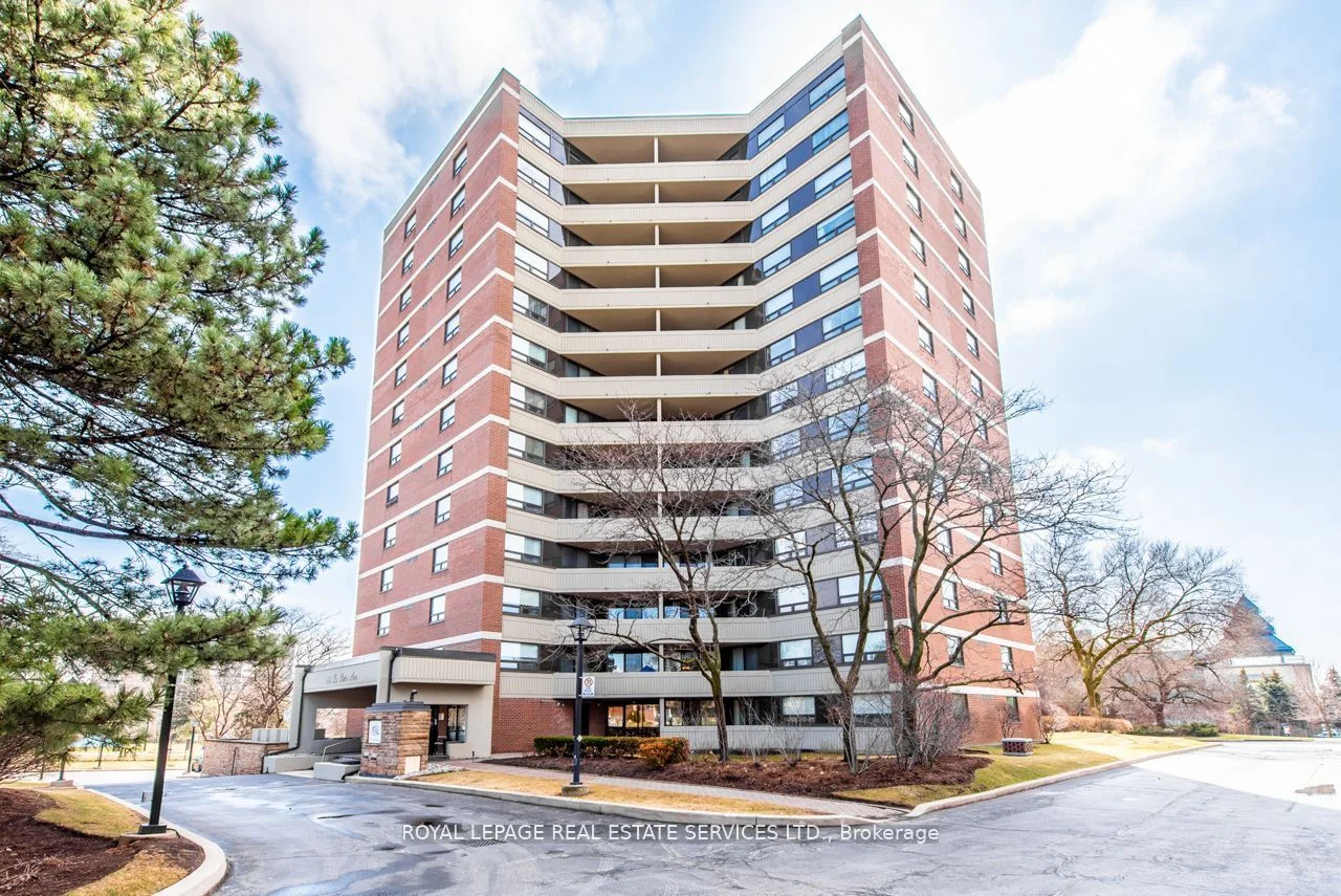 95 La Rose Avenue 1404, Toronto W09, ON M9P 3T2