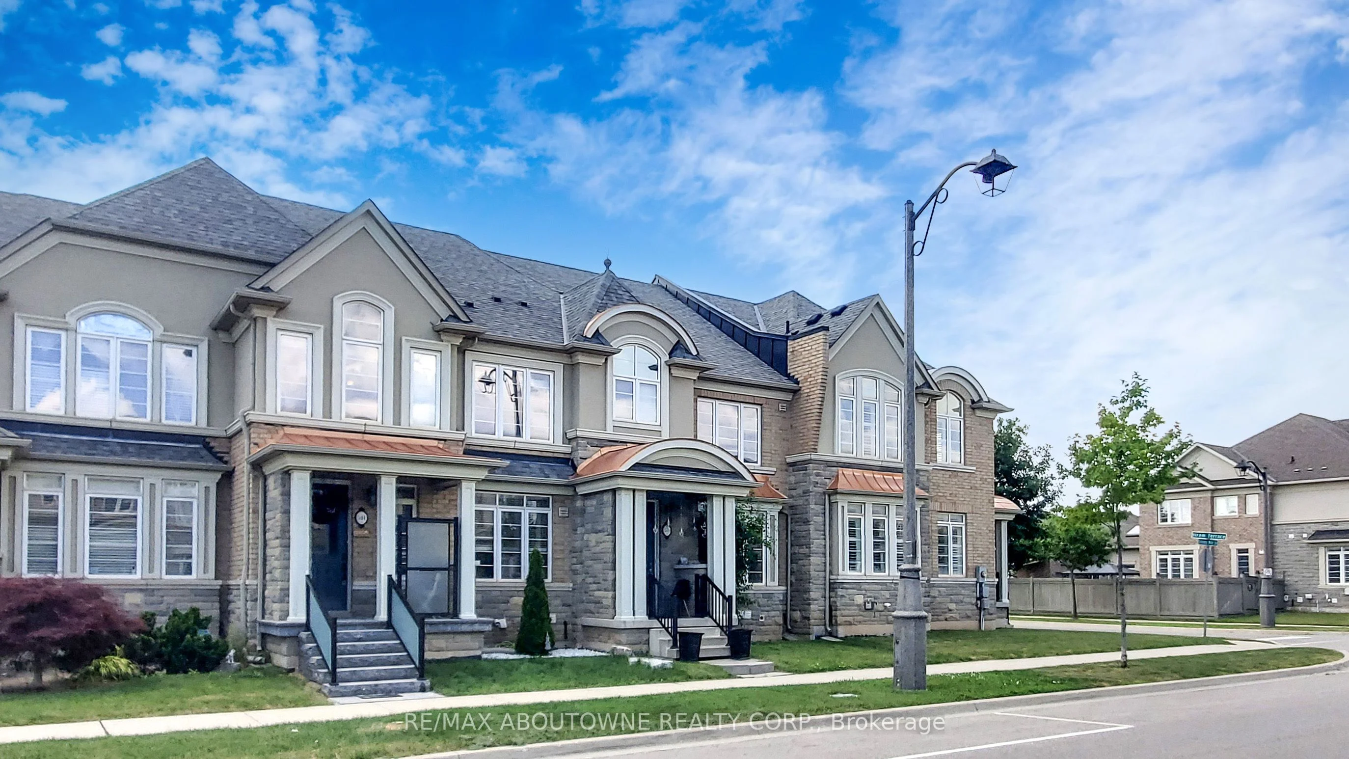 541 Sixteen Mile Drive, Oakville, On L6m 0p7