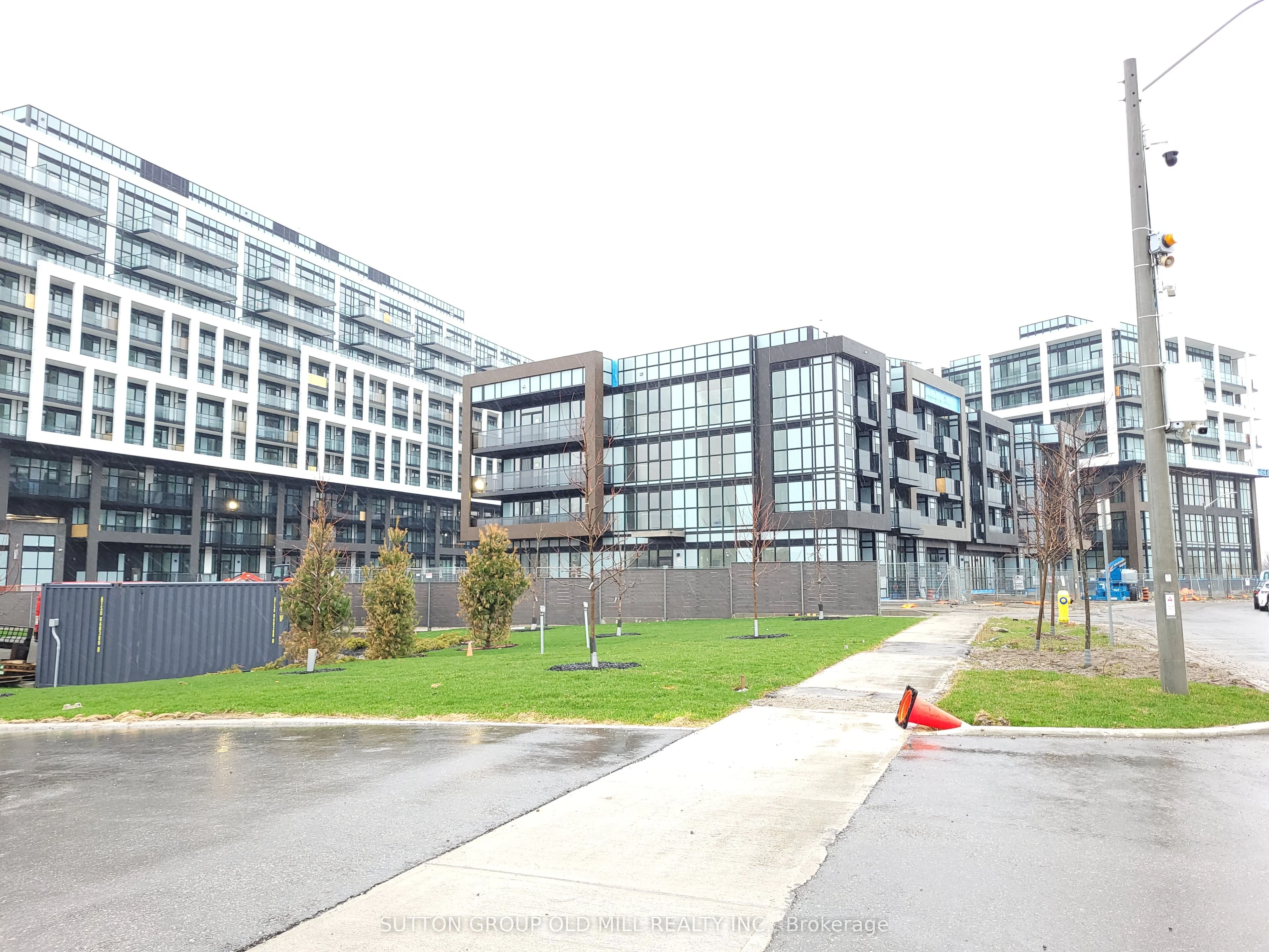 50 George Butchart Drive 417, Toronto W05, ON M3K 0C9