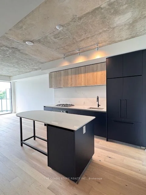 2625 Dundas Street W 502, Toronto W02, ON M6P 0C5