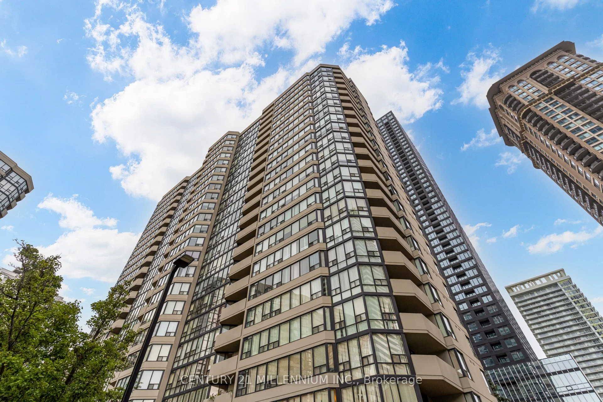 330 Rathburn Road W 705, Mississauga, ON L5B 3Y1