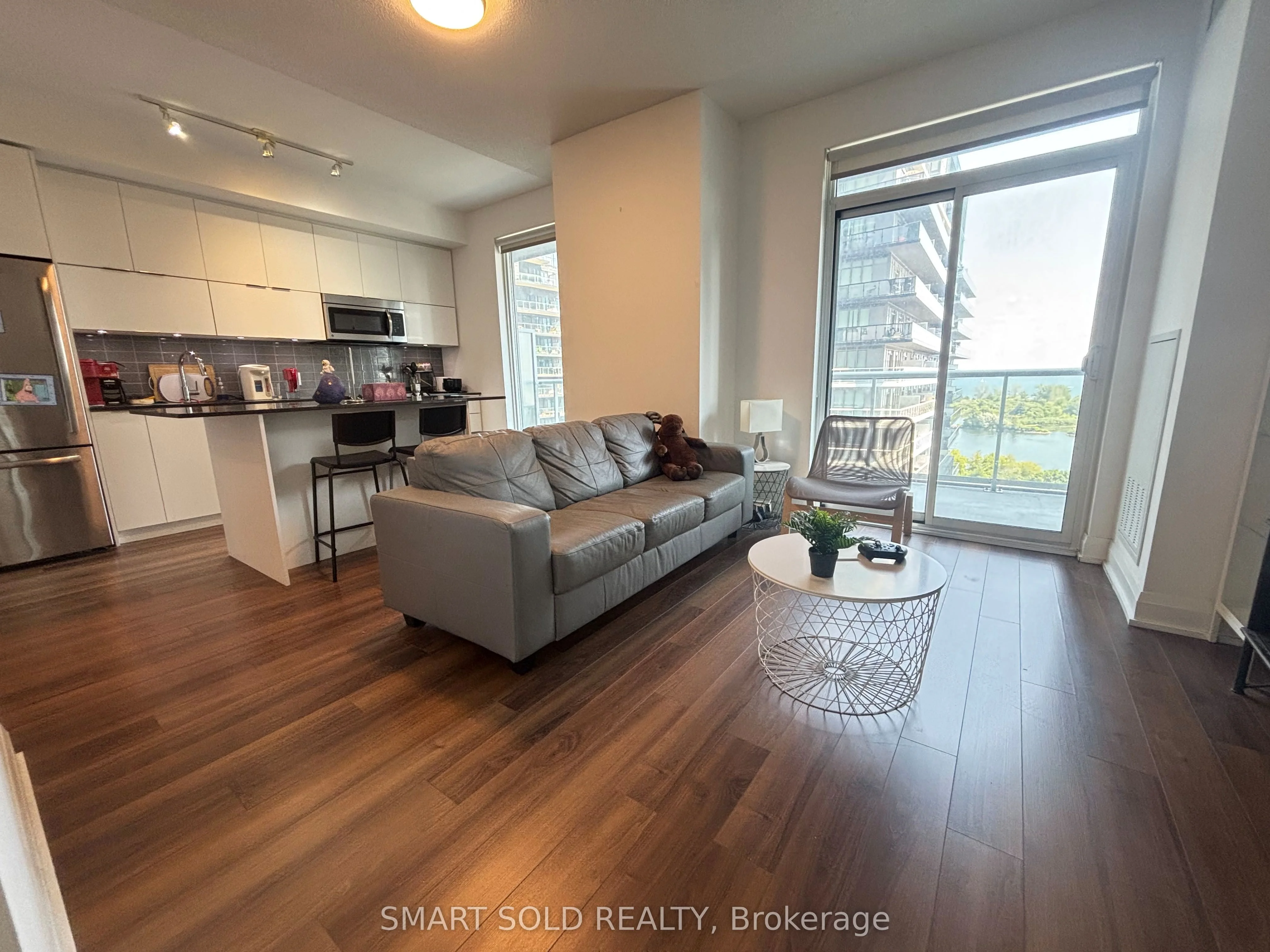 56 Annie Craig Drive 904, Toronto W06, ON M8V 0C5