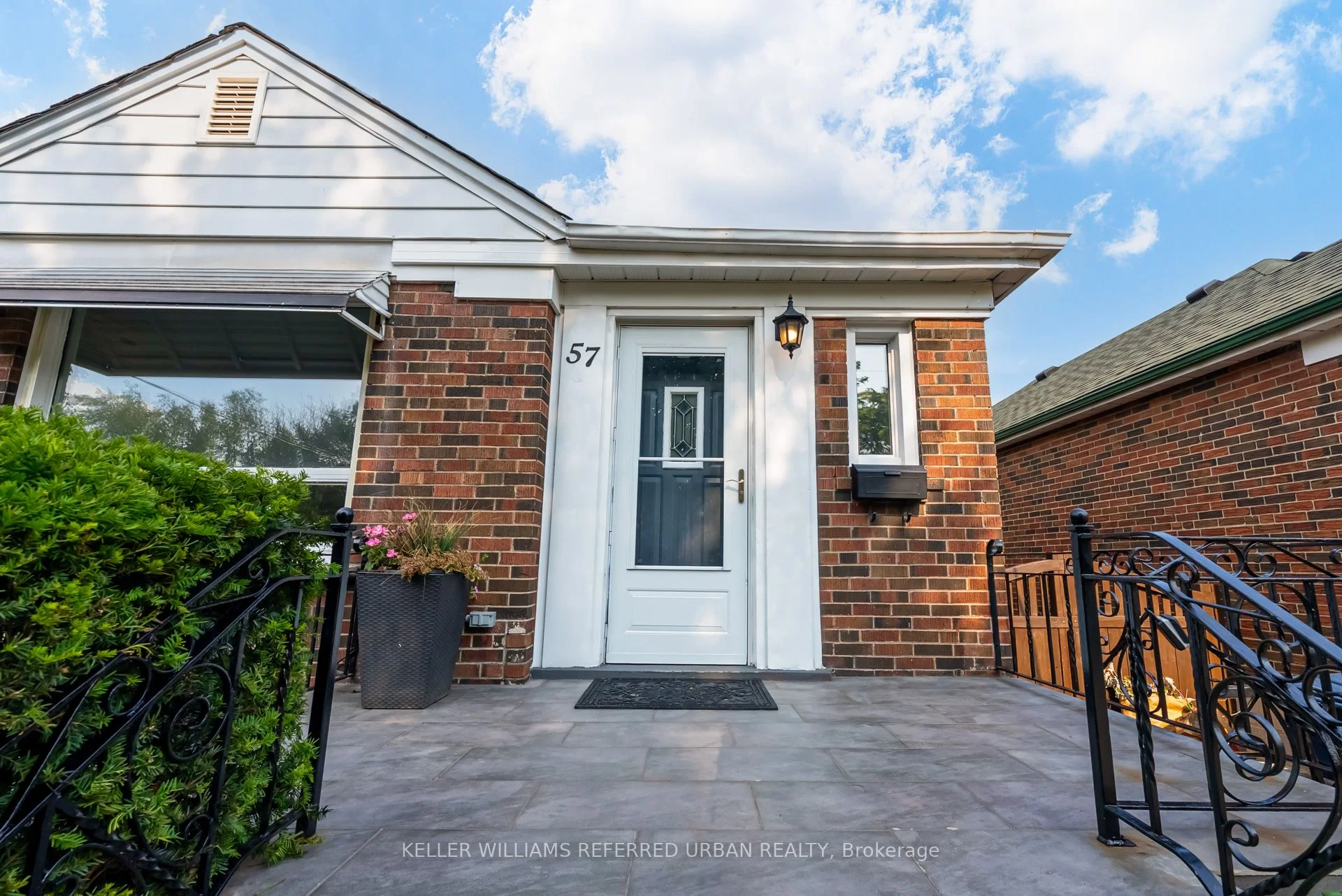 57 Twelfth Street, Toronto W06, ON M8V 3G8
