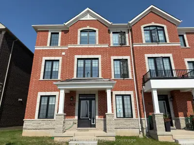 Att/Row/Townhouse in Oakville
