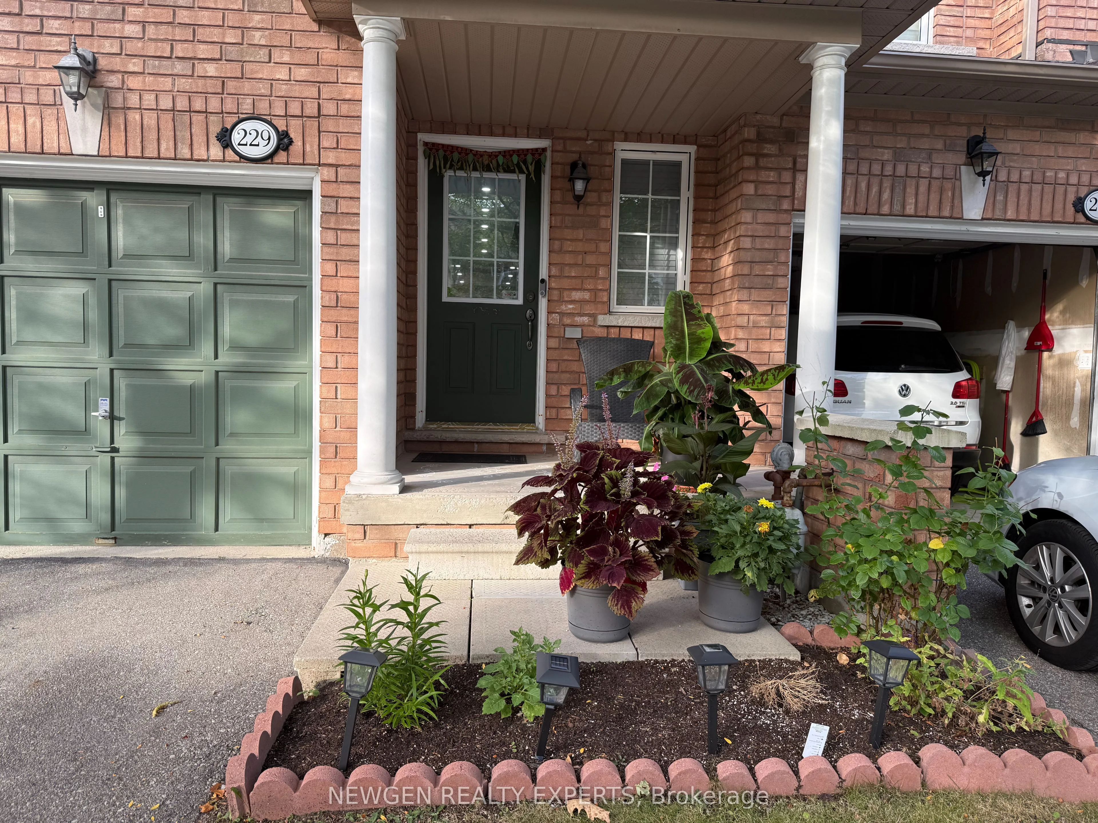 7360 Zinnia Place 229, Mississauga, ON L5W 2A3