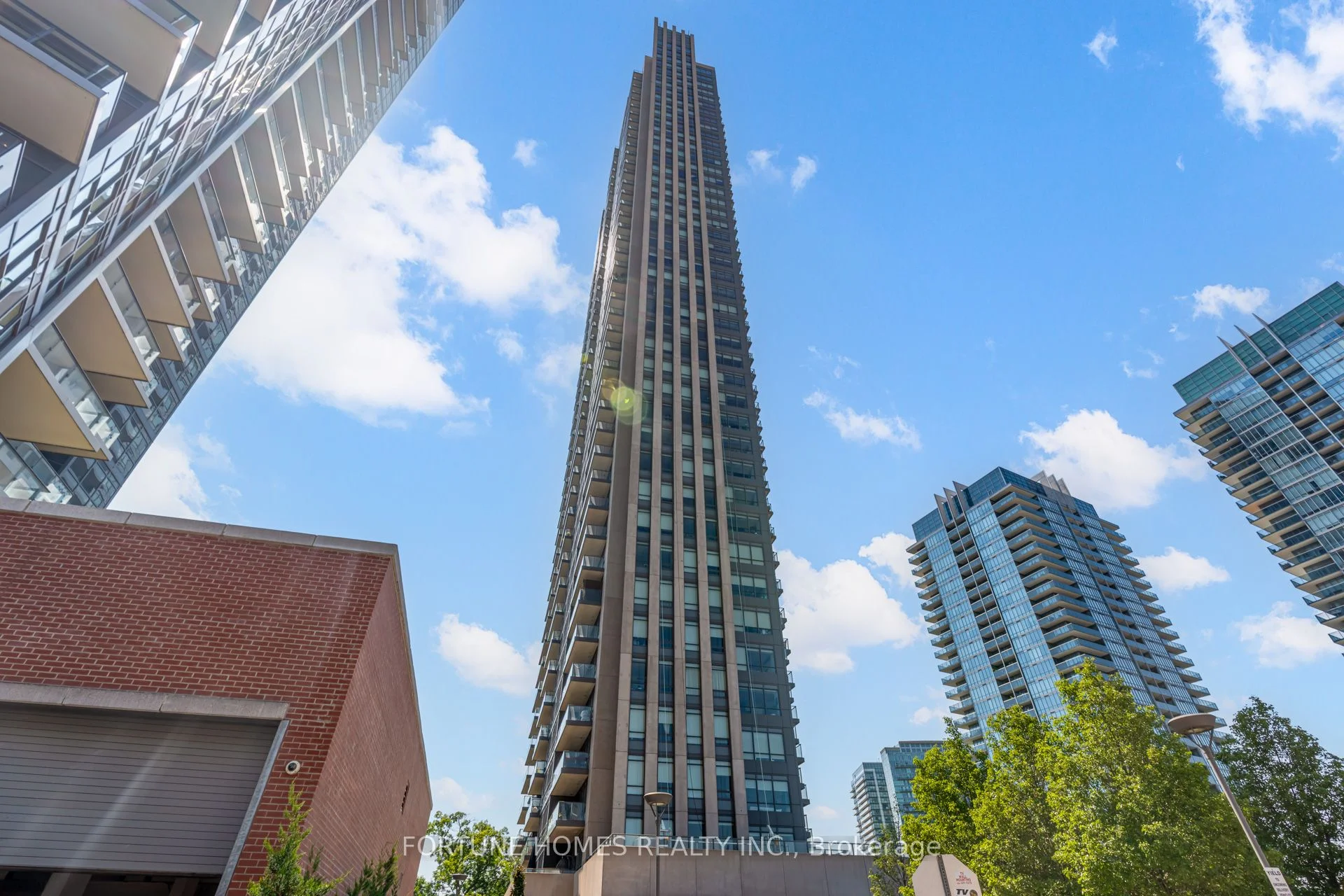36 Park Lawn Road 510, Toronto W06, ON M8Y 3H8