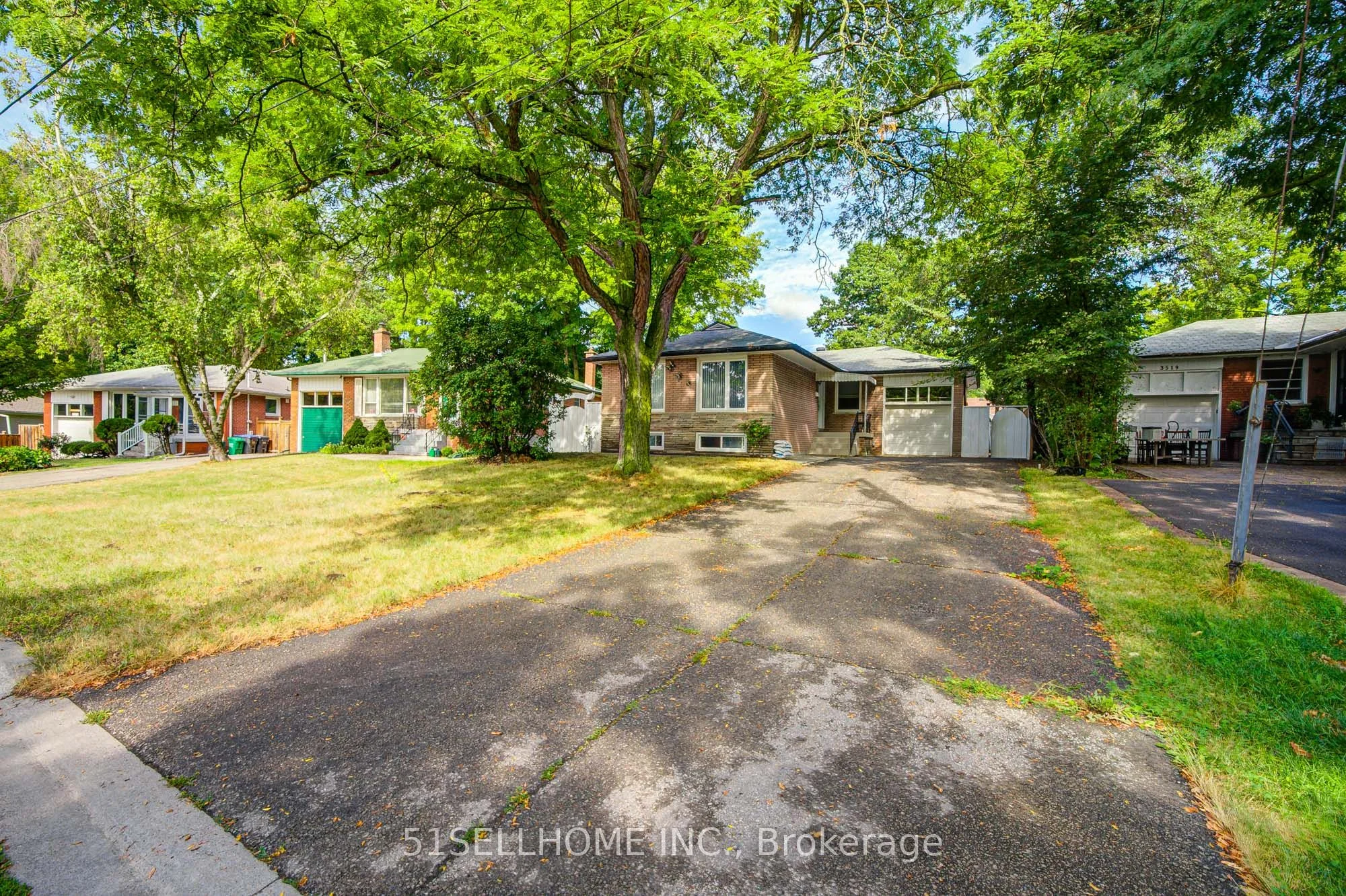 3523 Orion Crescent Room, Mississauga, ON L5C 2H7