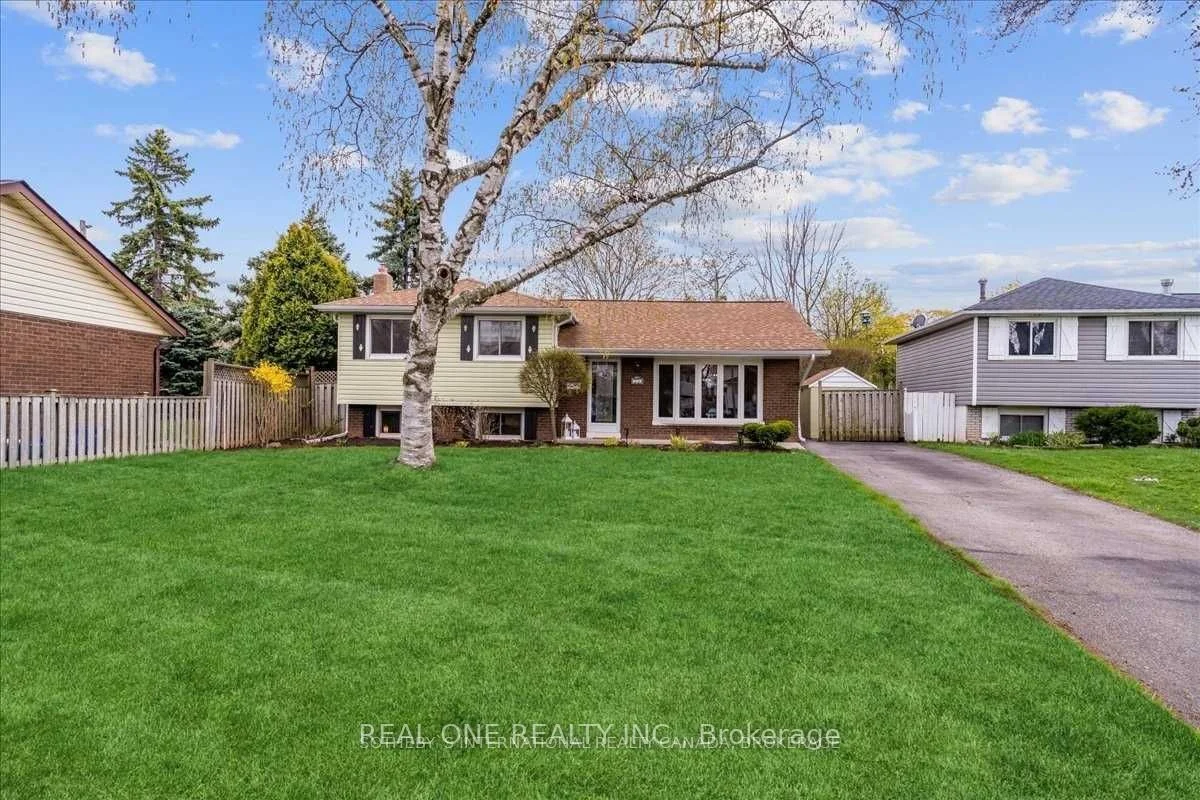 346 Trafalgar Court, Burlington, ON L7L 4W2
