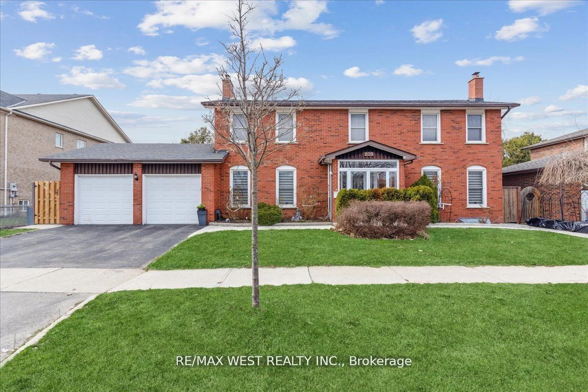 209 Louis Drive, Mississauga, ON L5B 2V5