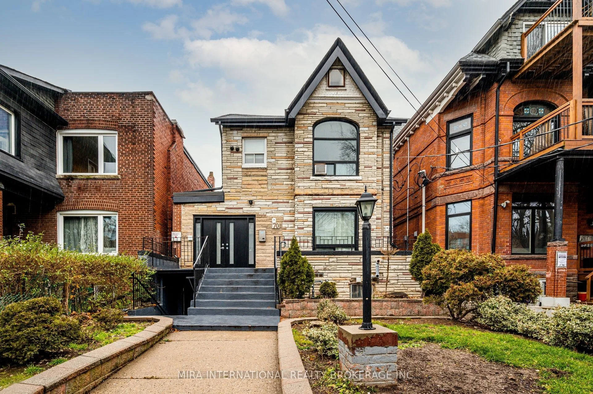 70 Melbourne Avenue 201, Toronto W01, ON M6K 1K7