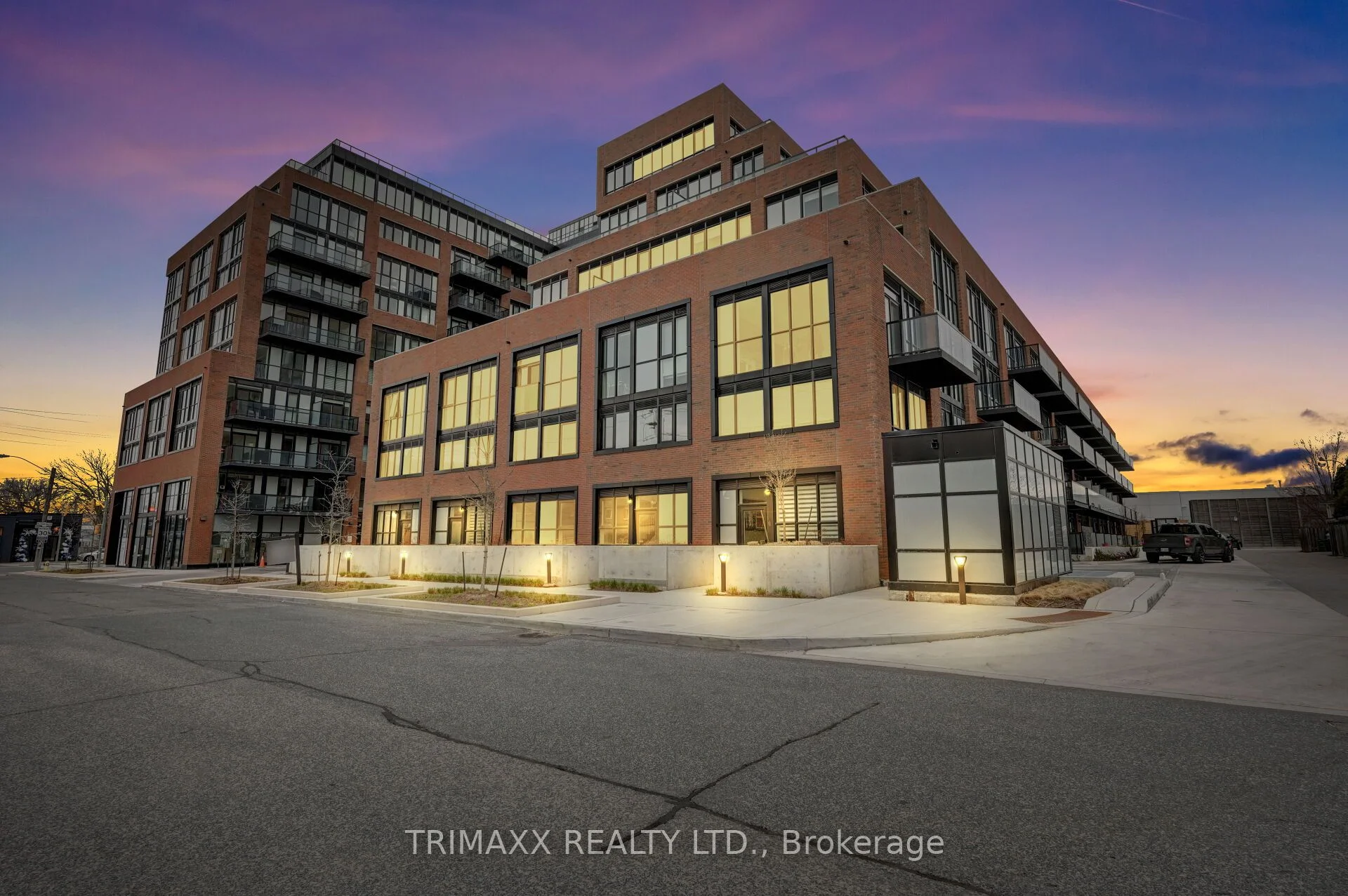 12 Symes Road 102, Toronto W03, On M6n 3t1
