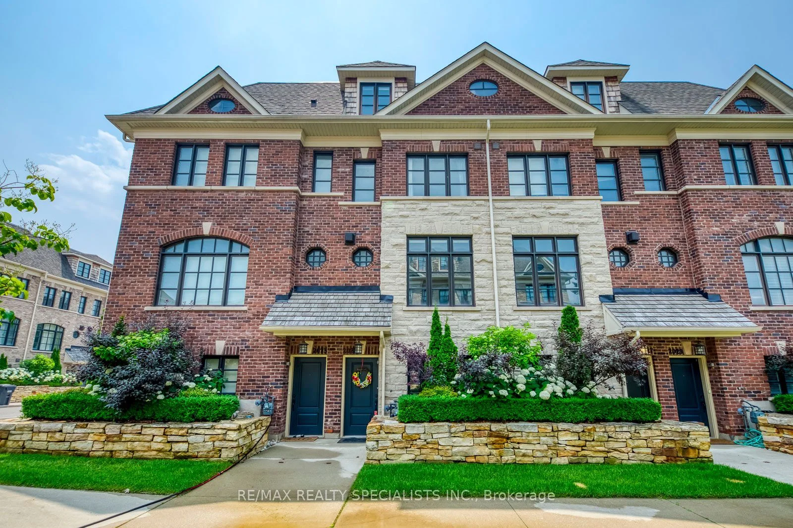 2025 Queensborough Gate, Mississauga, ON L5M 0Y1
