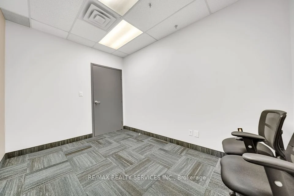 6660 Kennedy Road 213, Mississauga, ON L5T 2M9