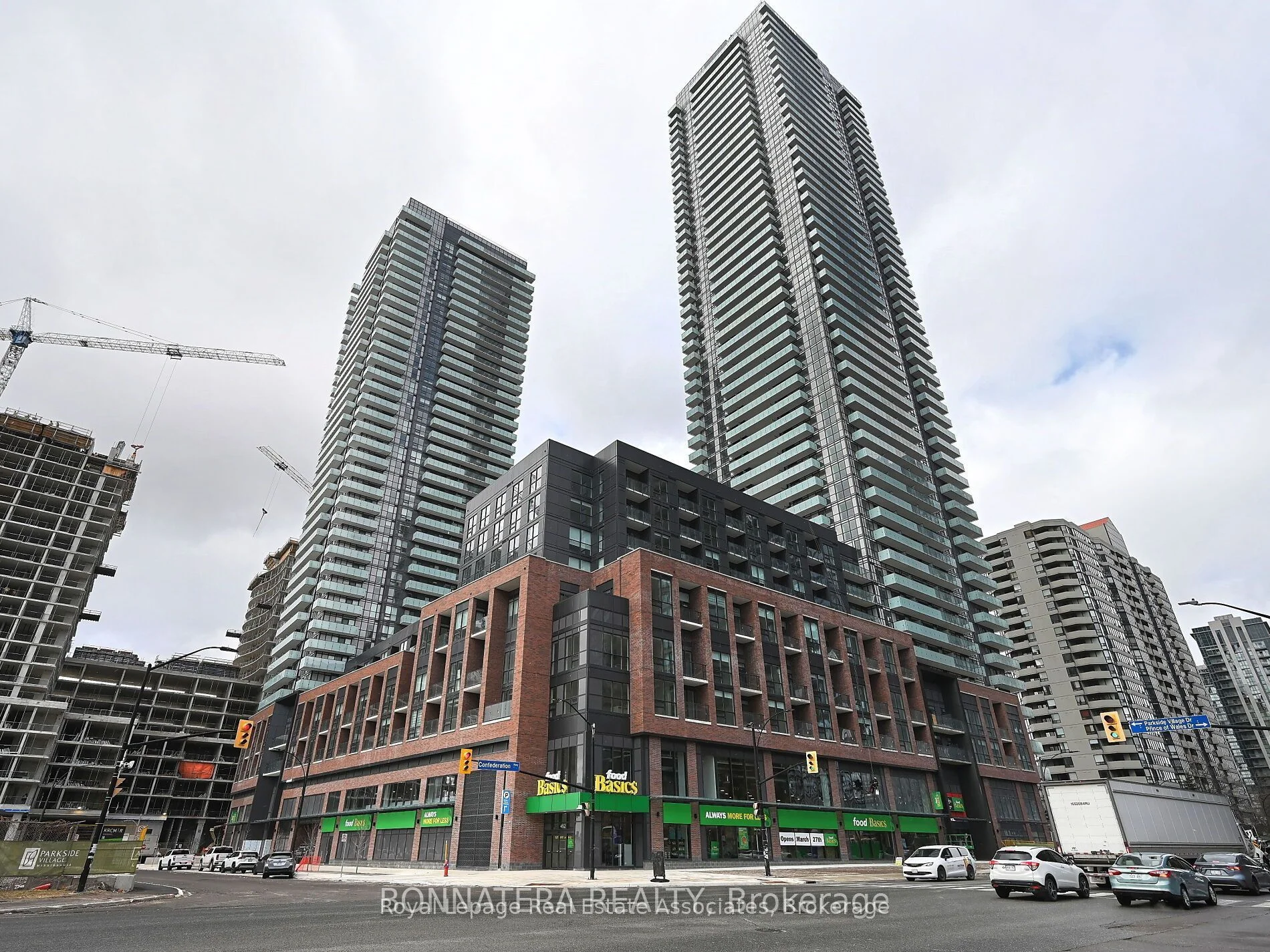 430 Square One Drive 1808, Mississauga, ON L5B 0L6