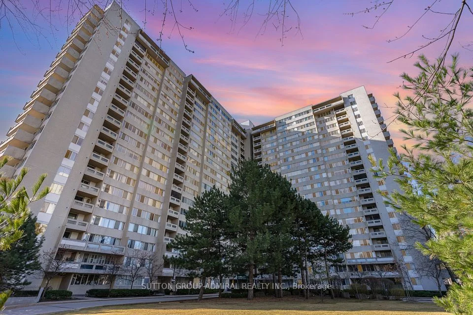 3590 Kaneff Crescent 1513, Mississauga, ON L5A 3X3