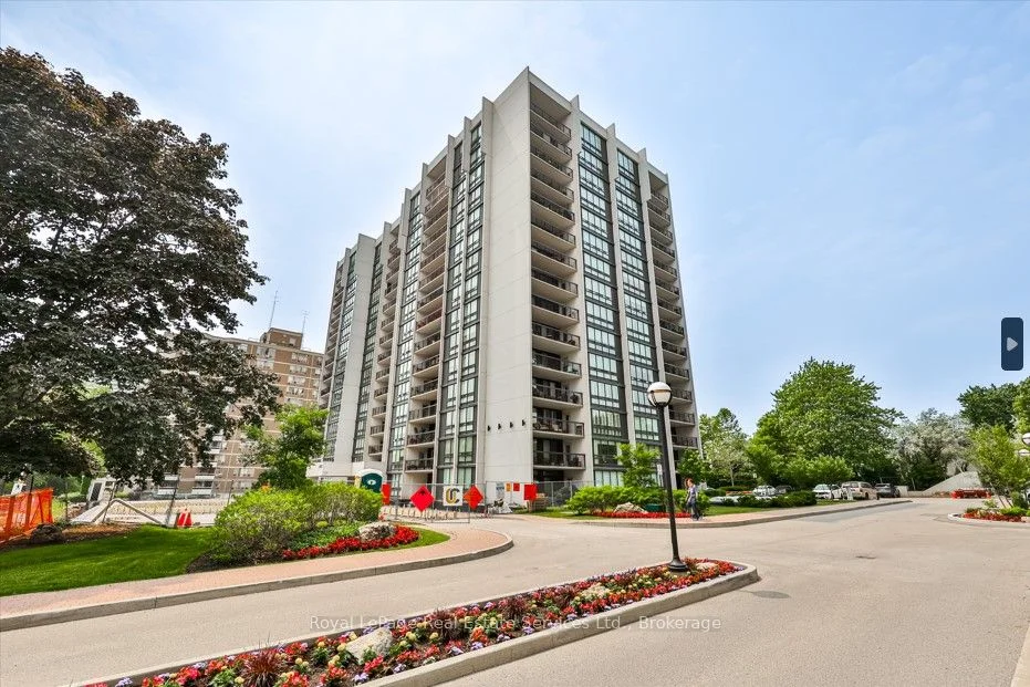2185 Marine Drive 304, Oakville, ON L6L 5L6