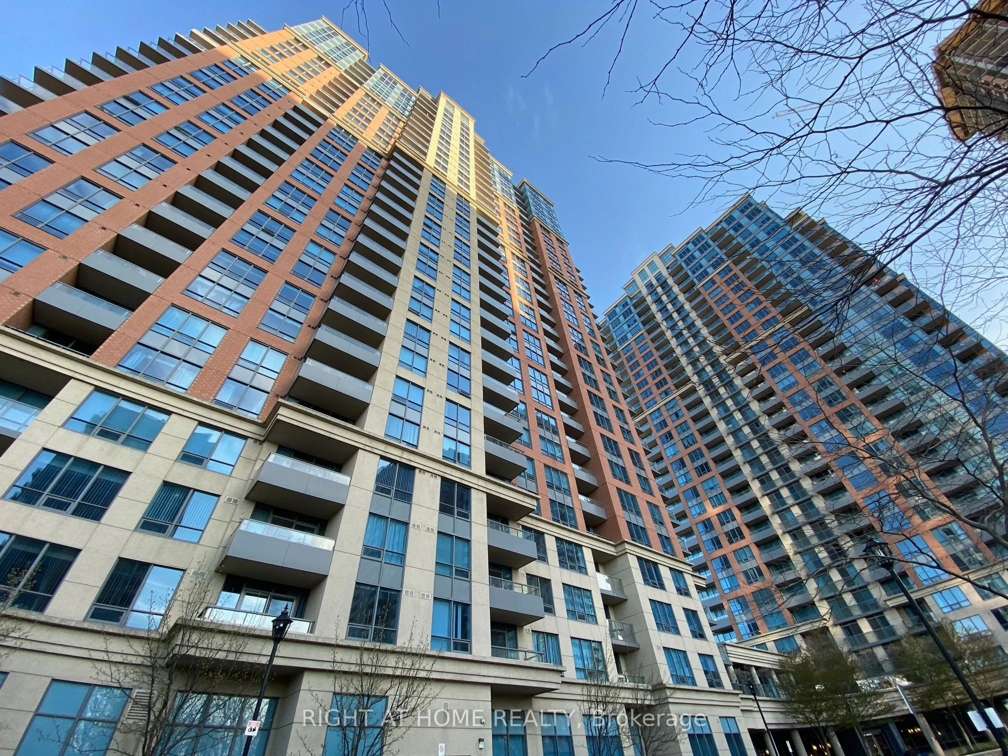 25 Viking Lane 1253, Toronto W08, ON M9B 0A1