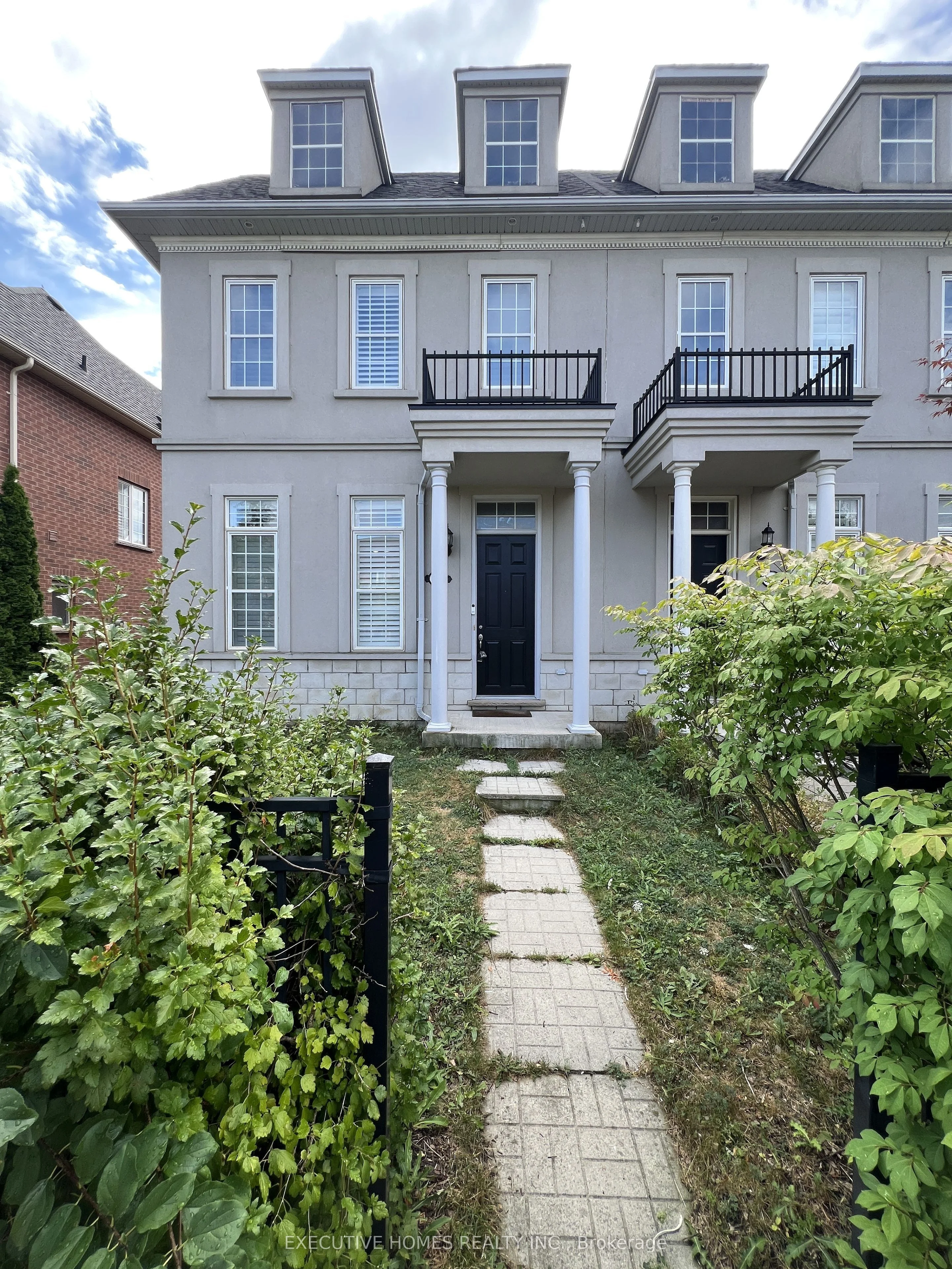 3738 Nightstar Drive, Mississauga, ON L5M 7Z7