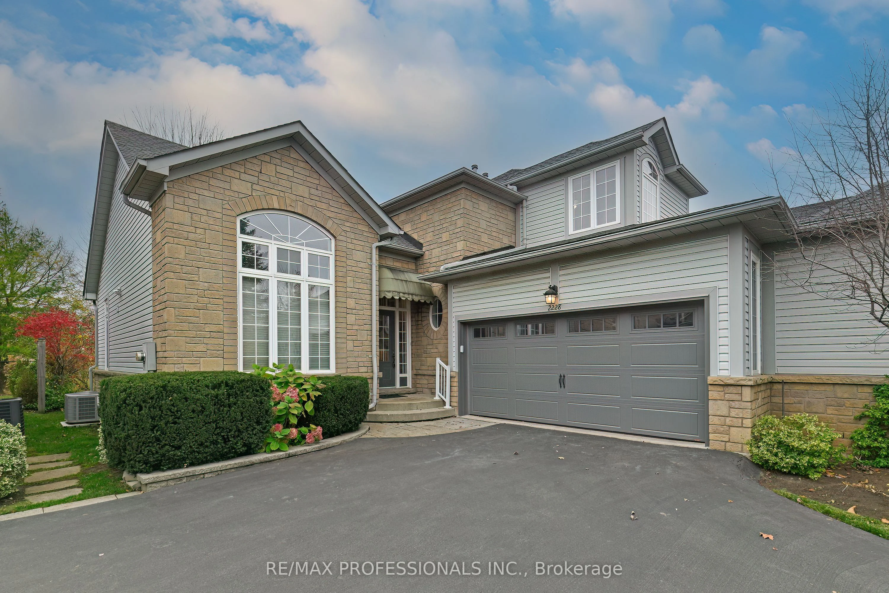 2228 Turnberry Road 5, Burlington, ON L7M 4P9