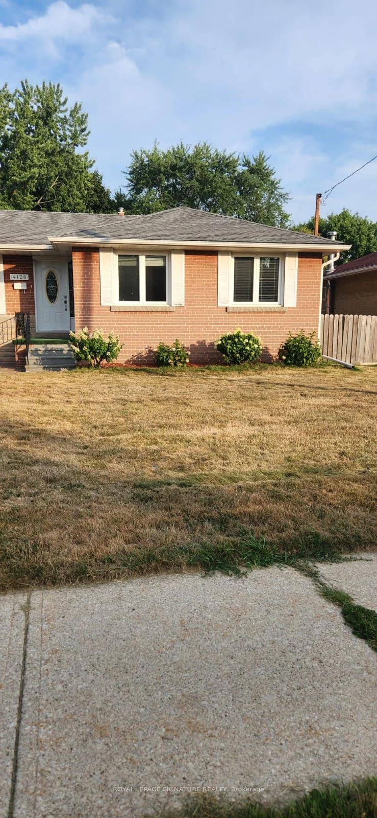 4128 New Street Main, Burlington, ON L7L 1S9