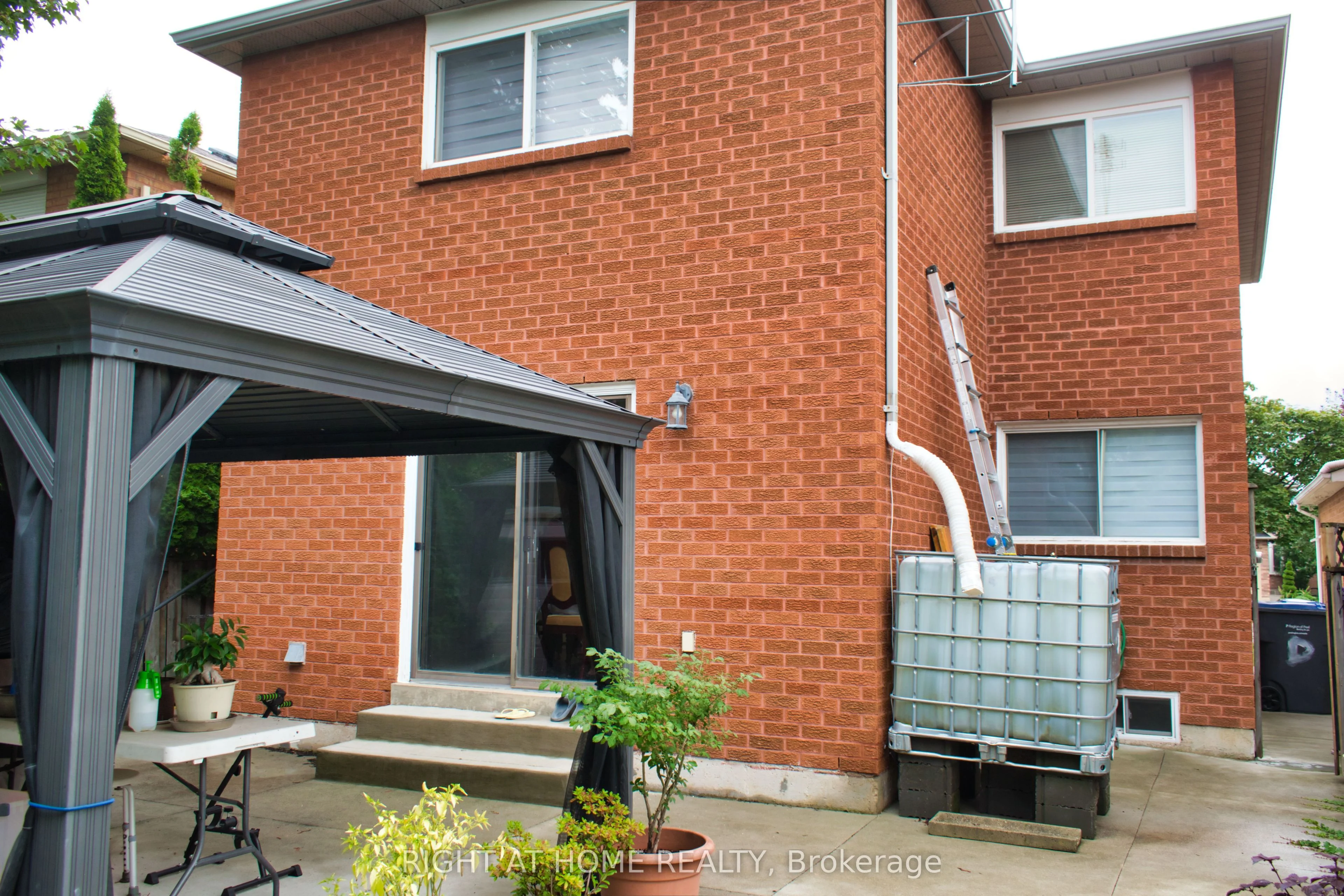 3310 GREENBELT Crescent, Mississauga, ON L5N 5X1