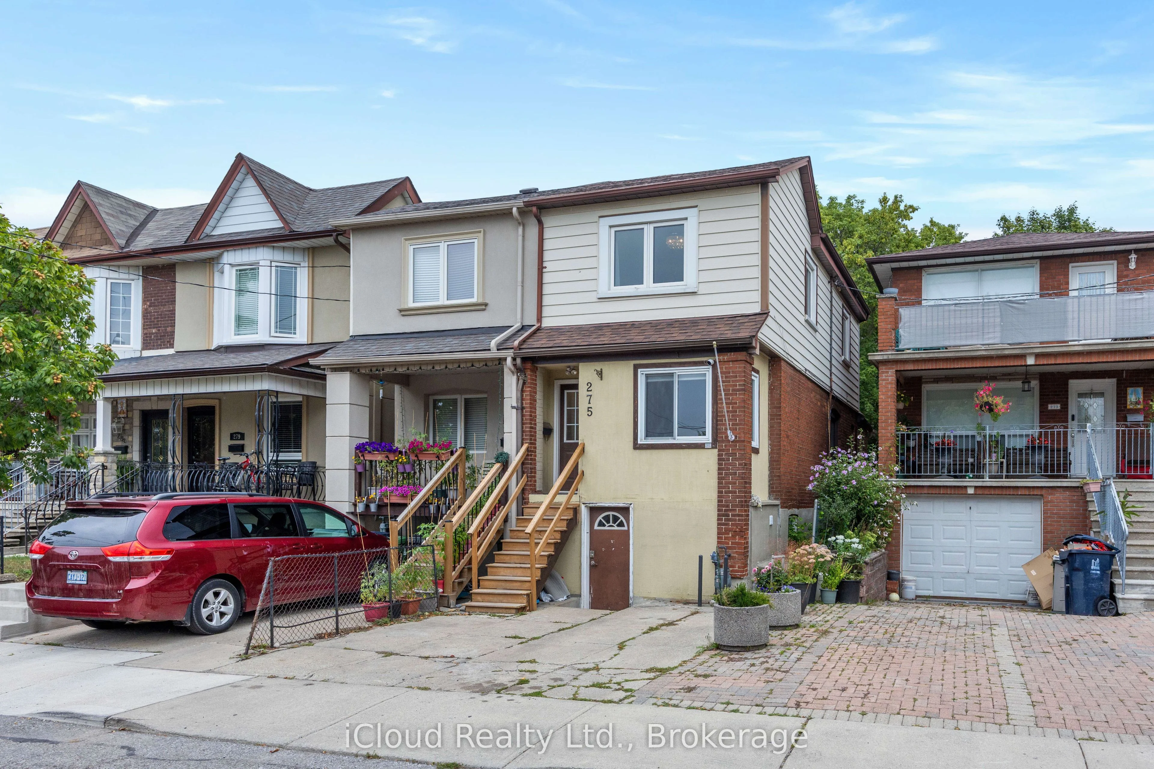 275 Blackthorn Avenue Upper, Toronto W03, ON M6N 3H7