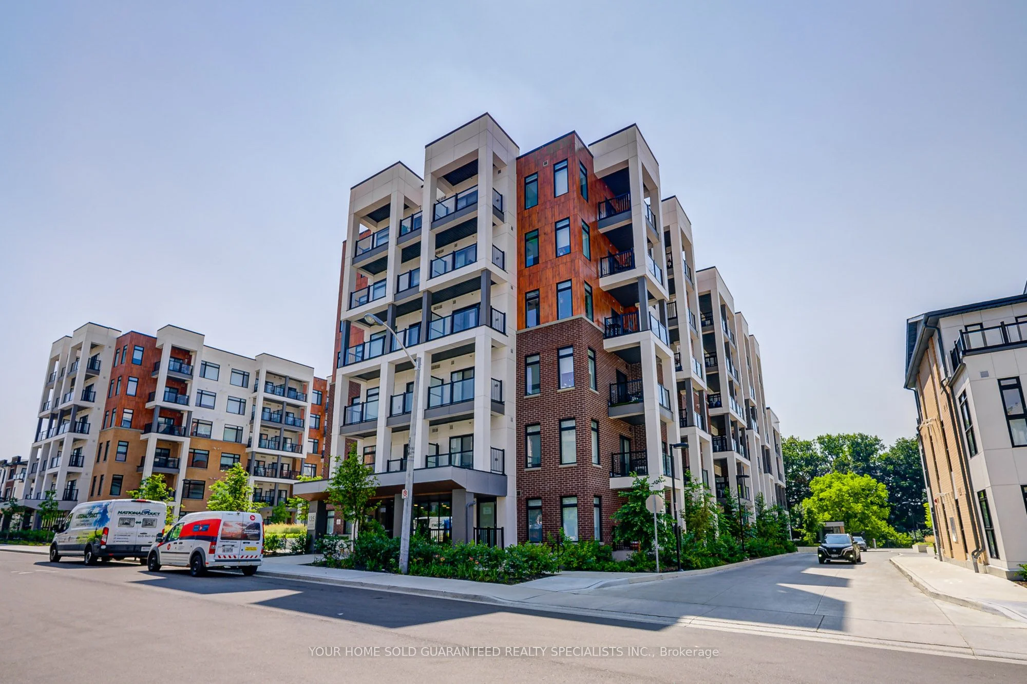 135 Canon Jackson Drive 302, Toronto W04, ON M6M 0C3