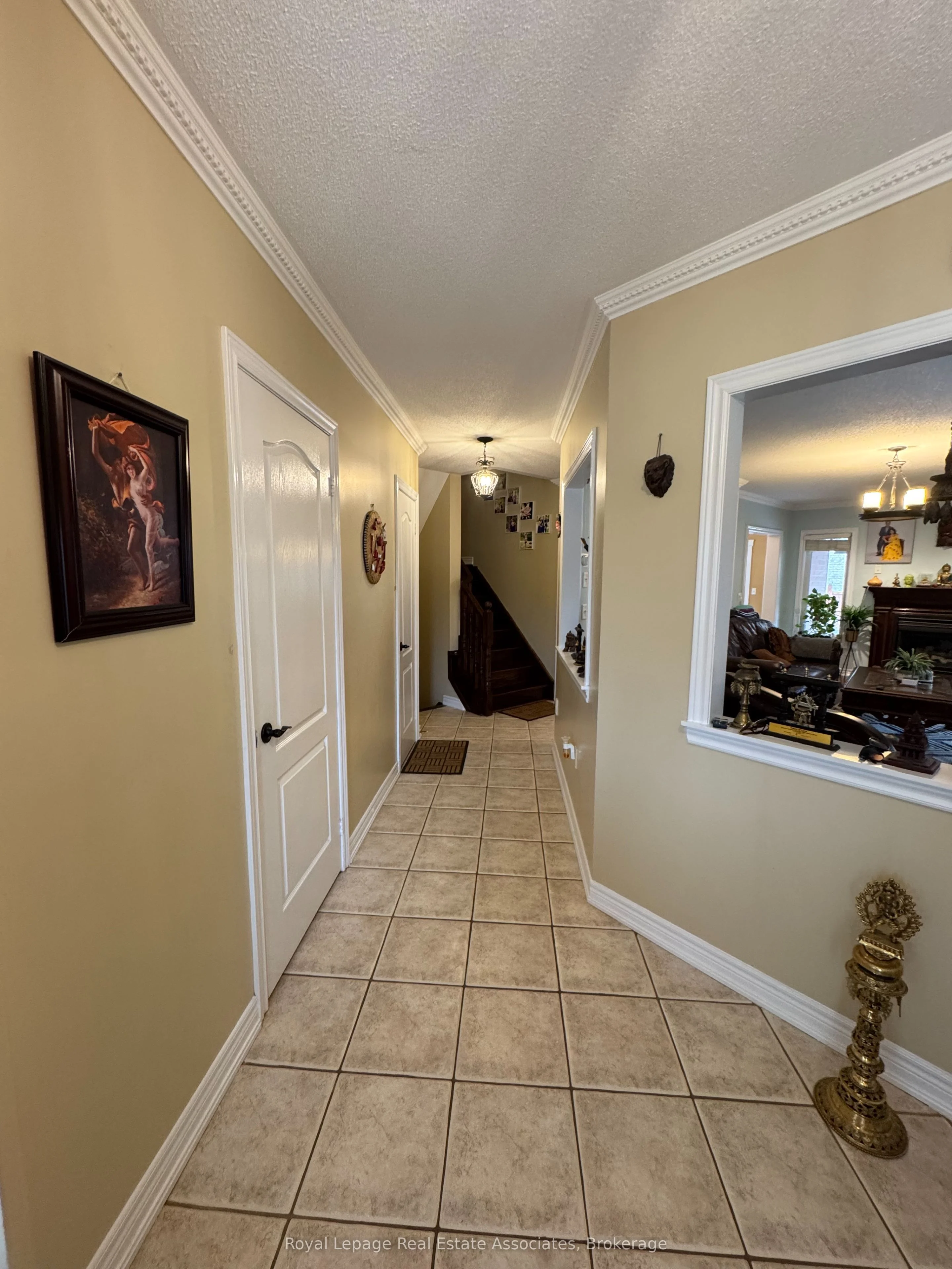 659 Garden Walk Upper, Mississauga, ON L5W 1V9