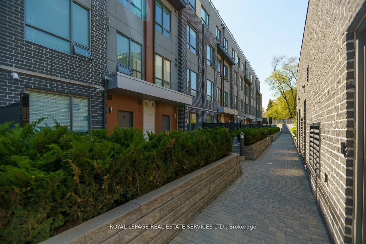 650 Atwater Avenue 13, Mississauga, On L5e 3k2