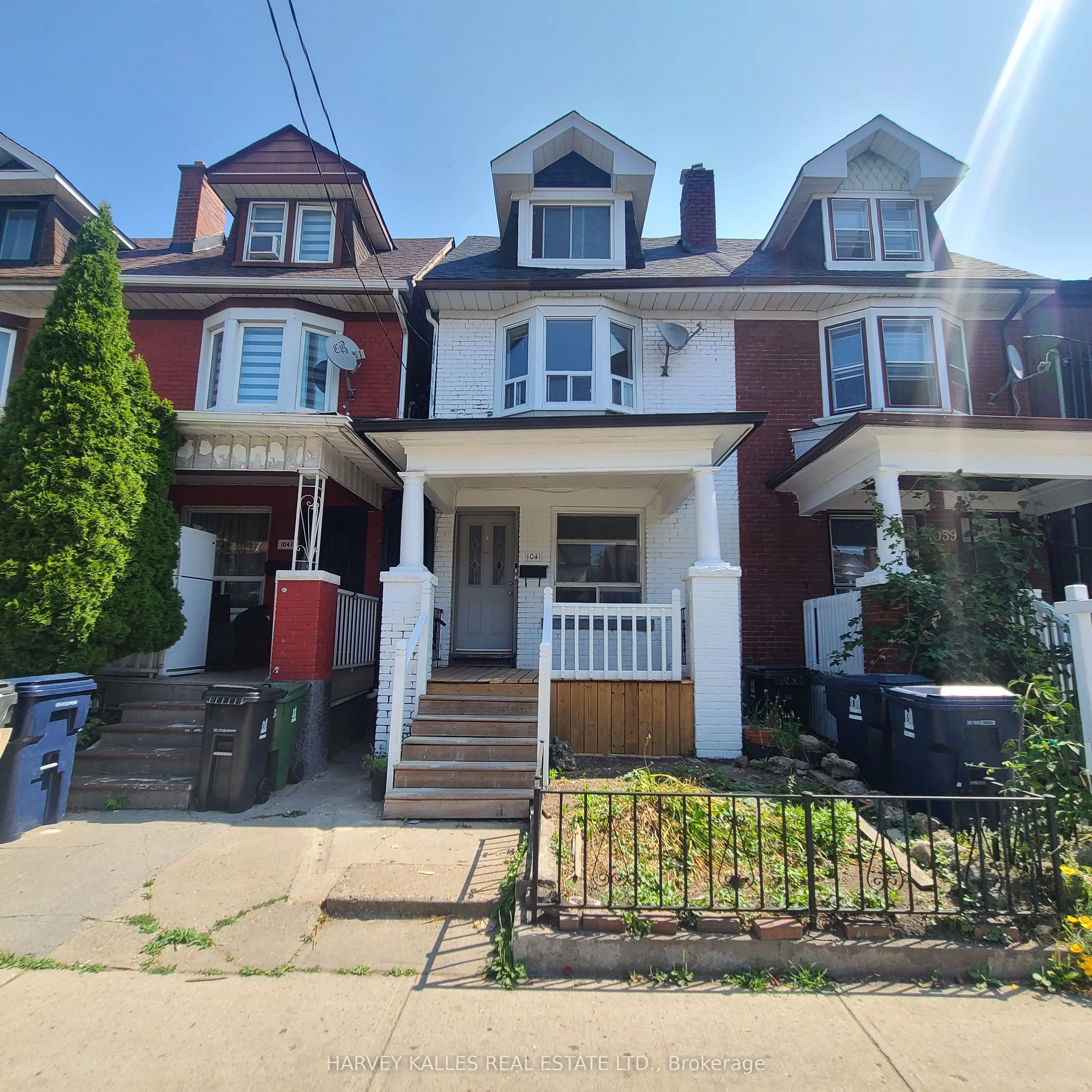 1041 Ossington Avenue Upper, Toronto W02, ON M6G 3V9