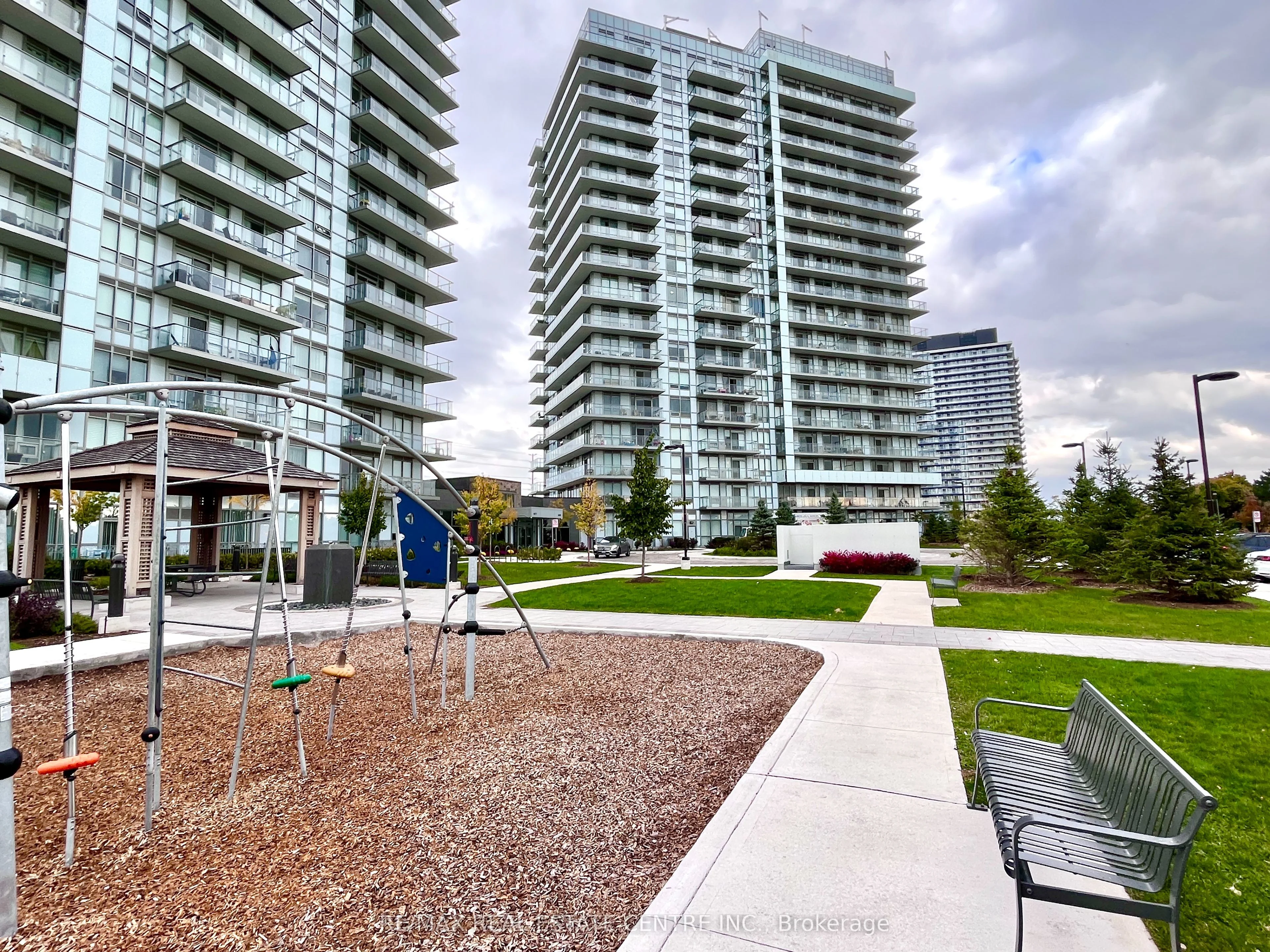 4699 Glen Erin Drive 208, Mississauga, ON L5N 3L3