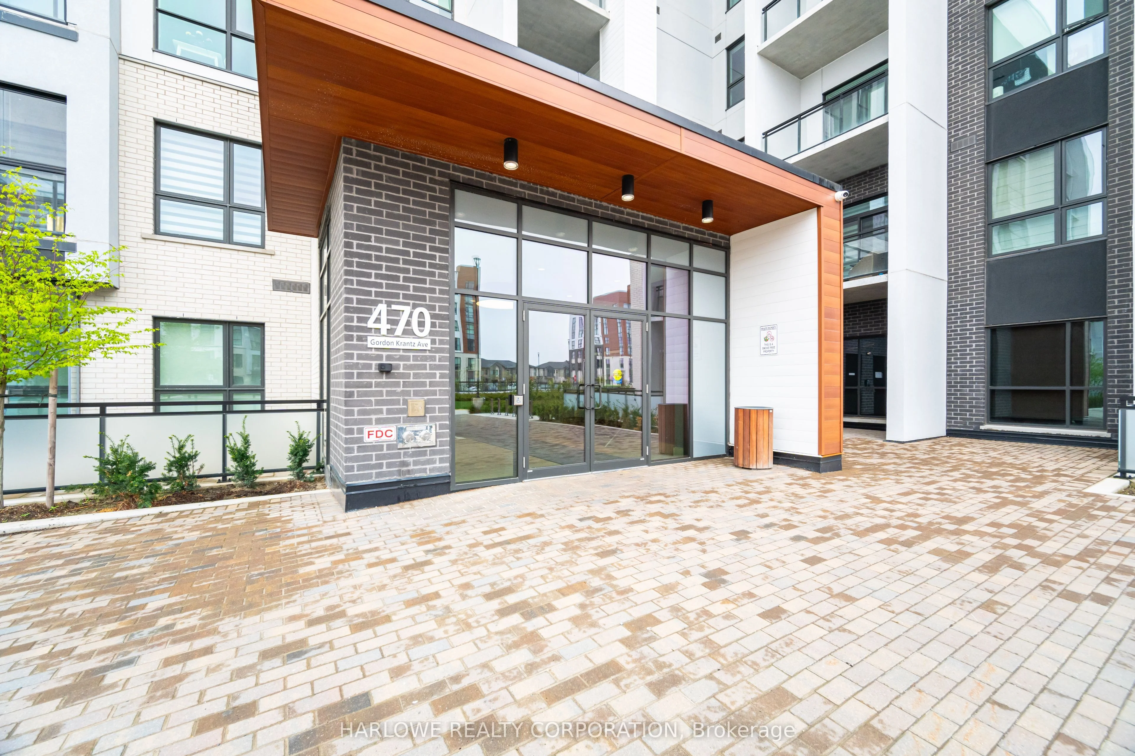 Condo Apartment in Milton