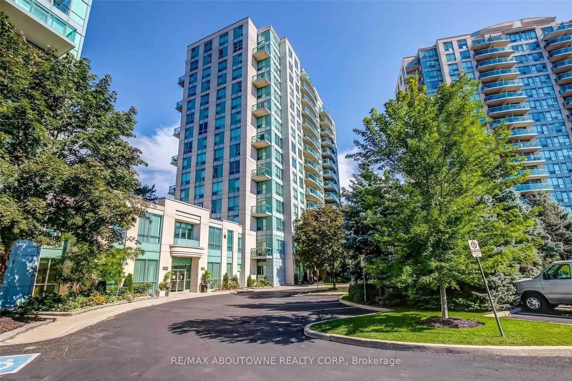 2565 Erin Centre Boulevard 1104, Mississauga, ON L6M 6Z9