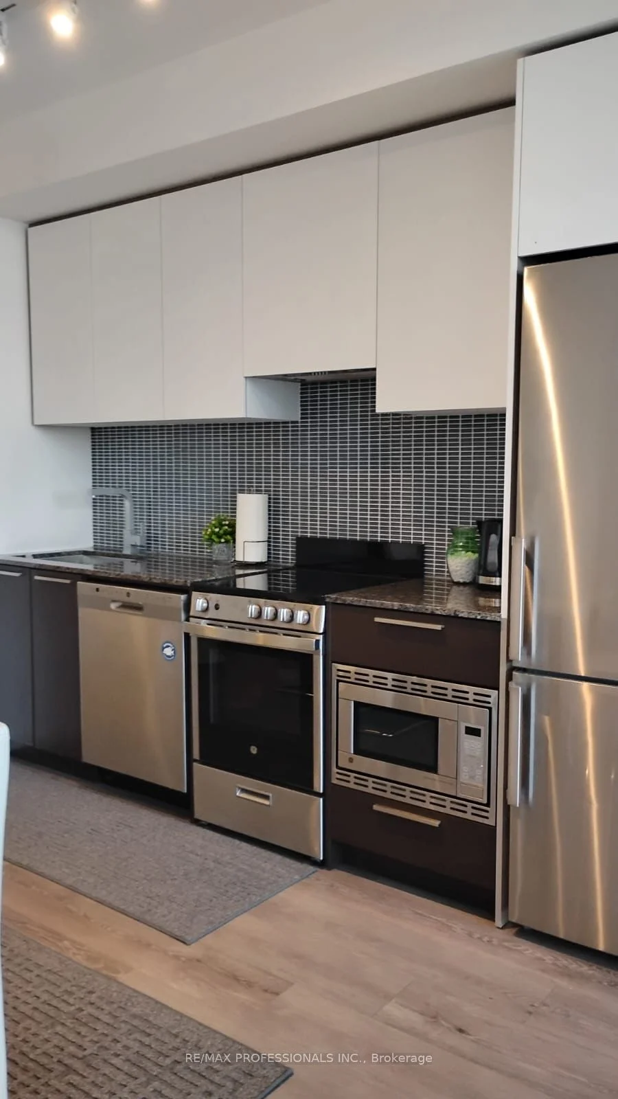 4208 Dundas Street W 504, Toronto W08, ON M8X 0B1