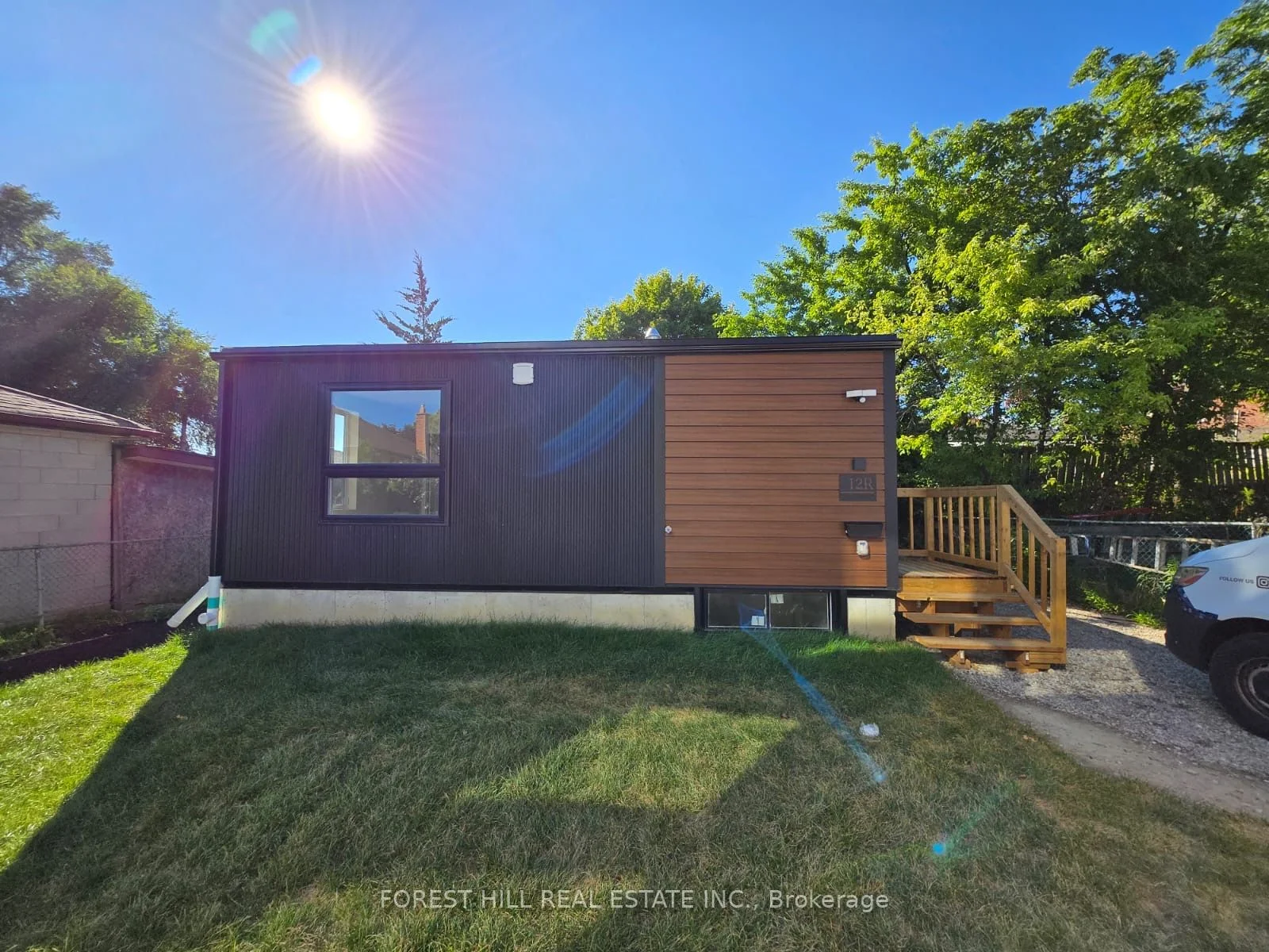 12 Smallwood Drive R, Toronto W05, ON M3M 1K8