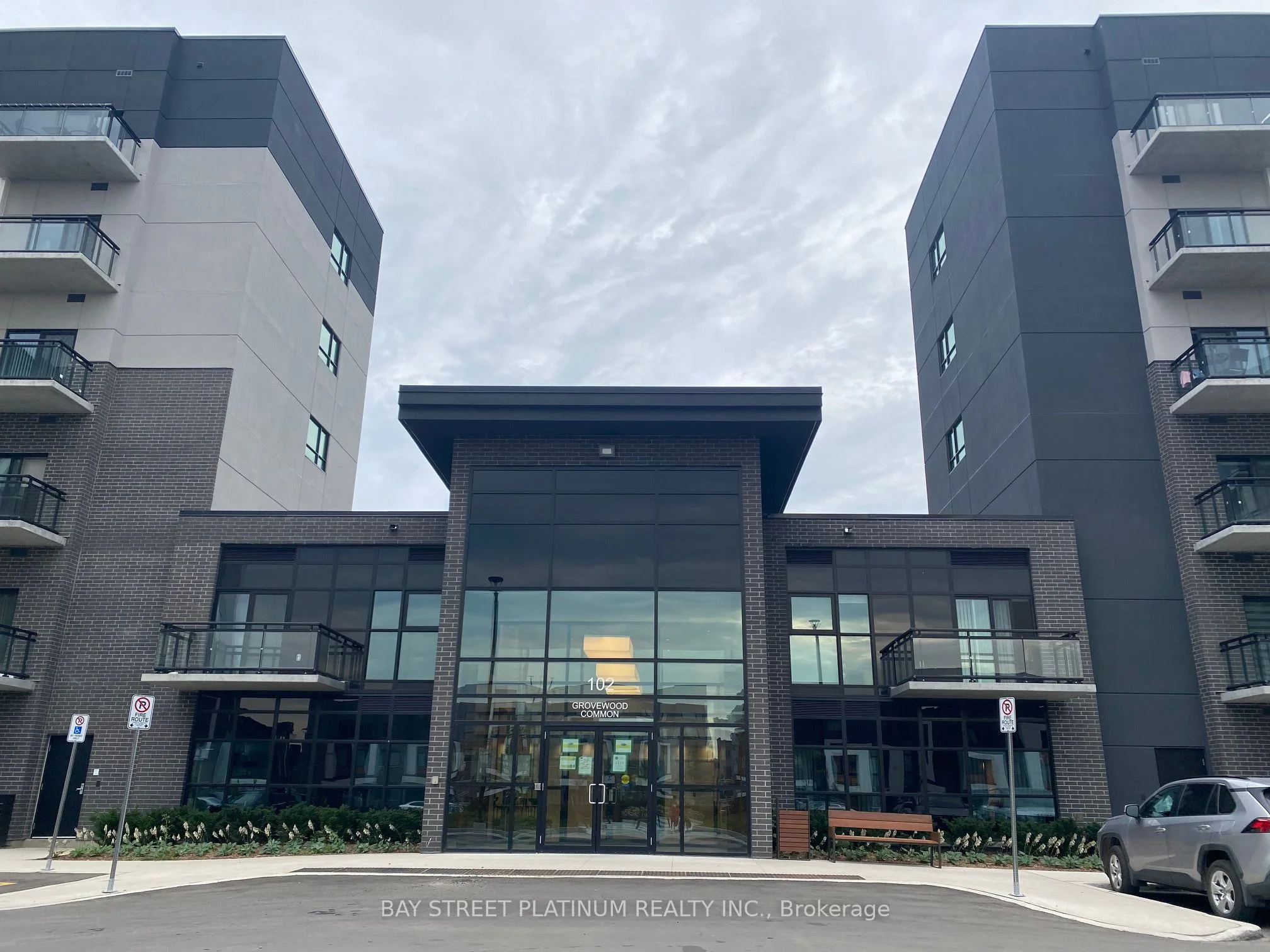 102 Grovewood Common 221, Oakville, ON L6H 0X2